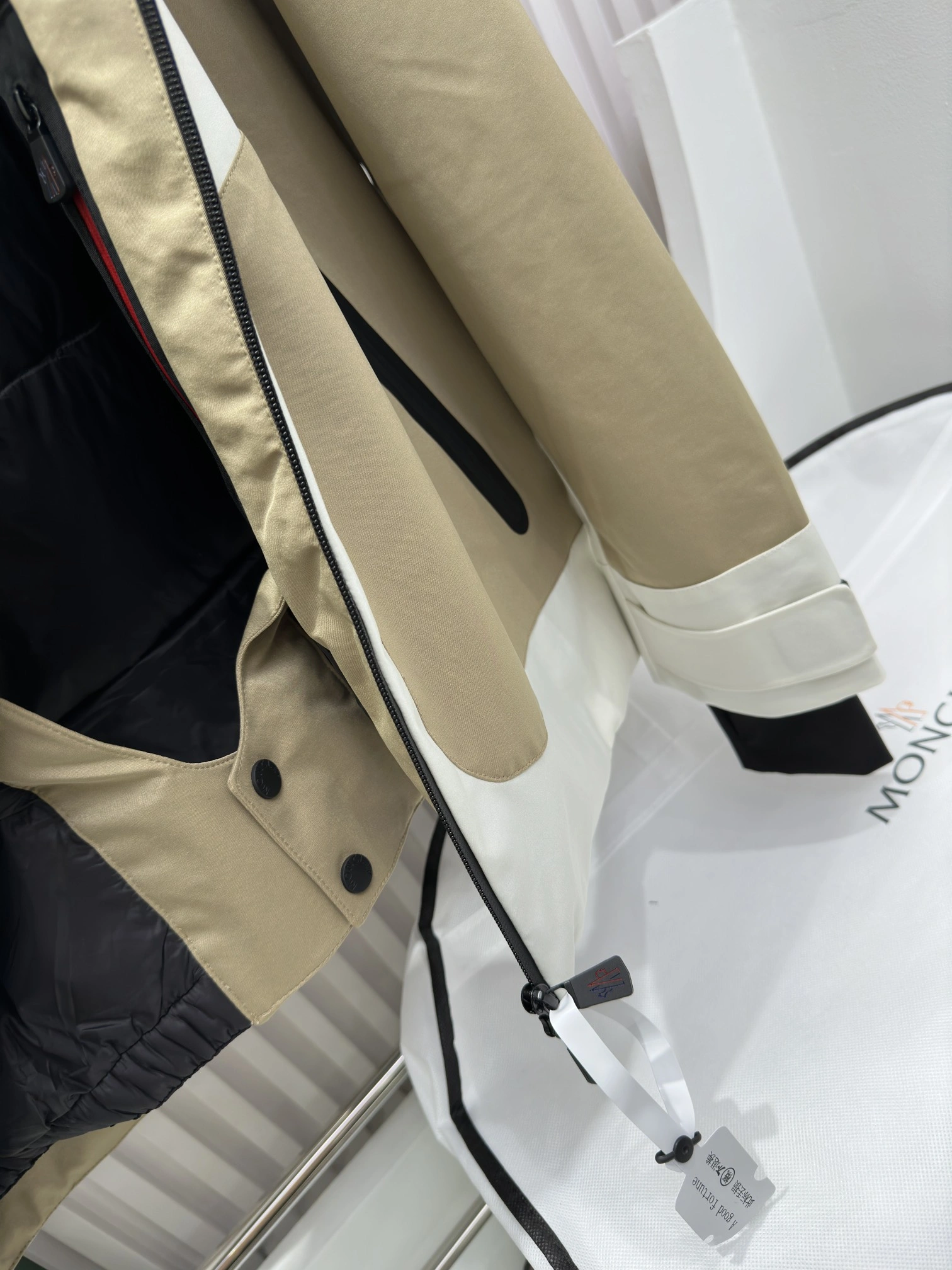 Unisex Moncler Down Jackets 146095