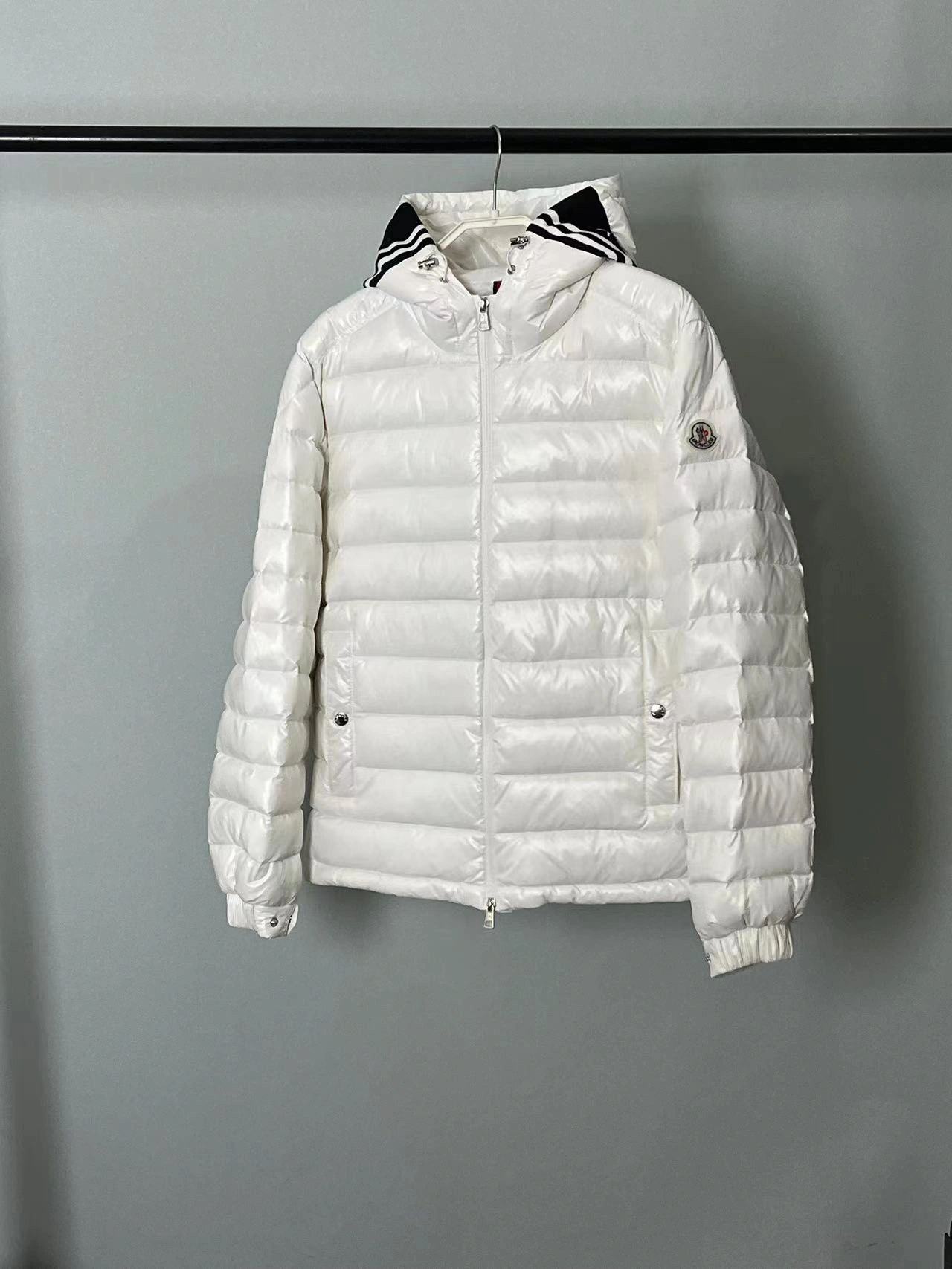 Snug Moncler Down Jackets 146089