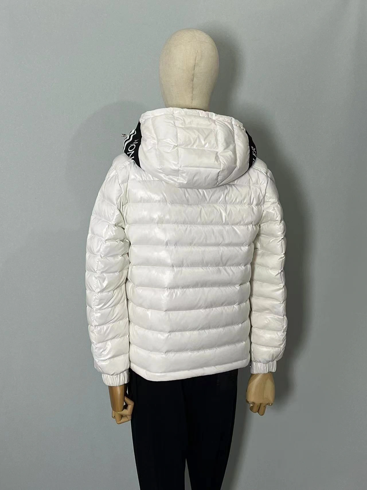 Snug Moncler Down Jackets 146089