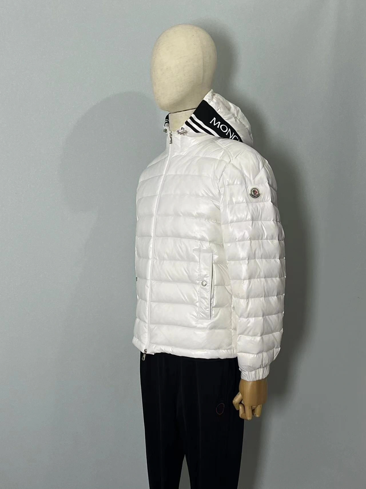 Snug Moncler Down Jackets 146089
