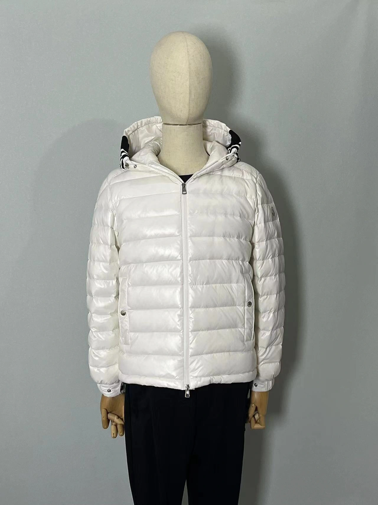 Snug Moncler Down Jackets 146089