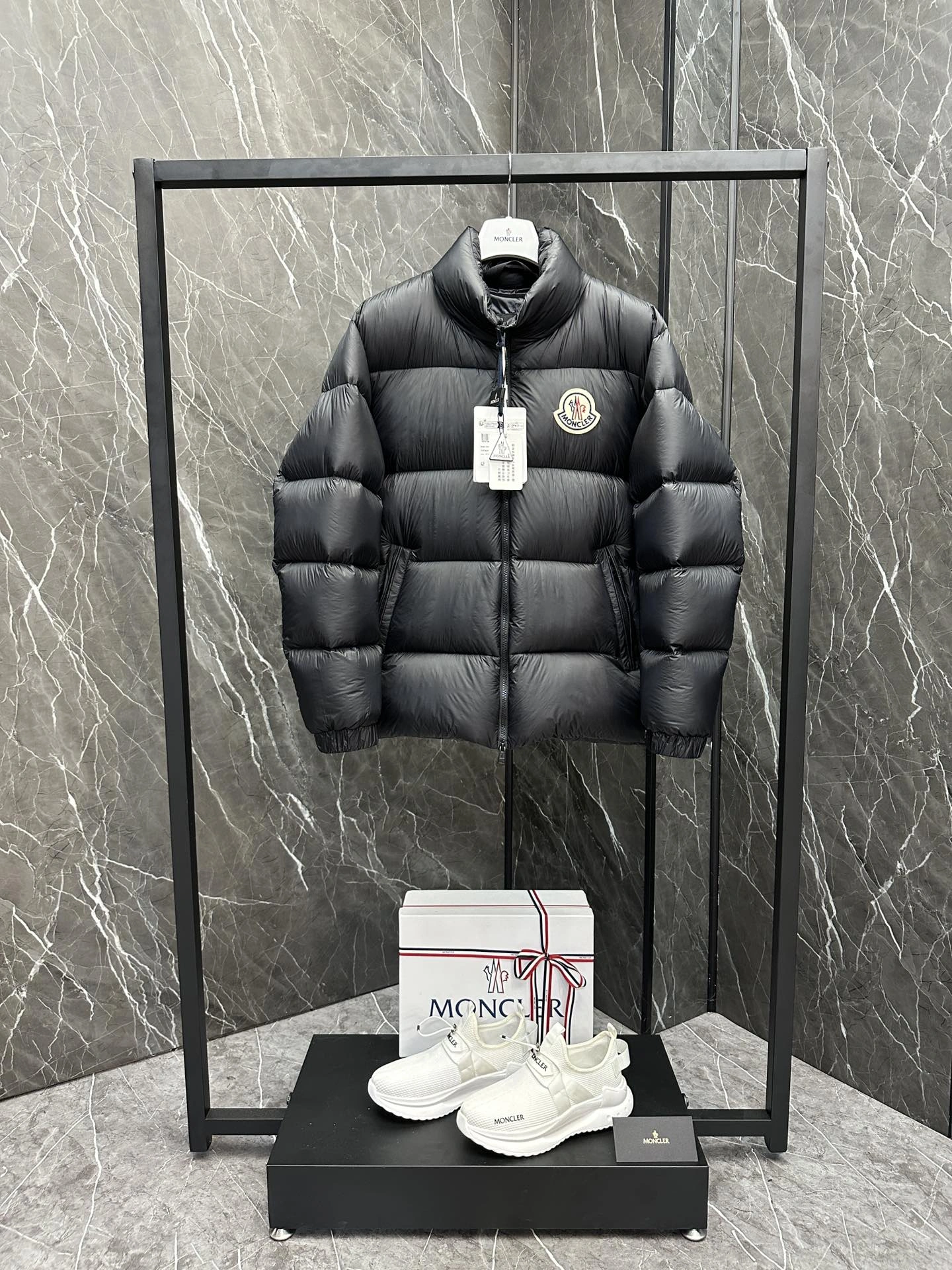 Moncler Down Jackets Breathable 146098