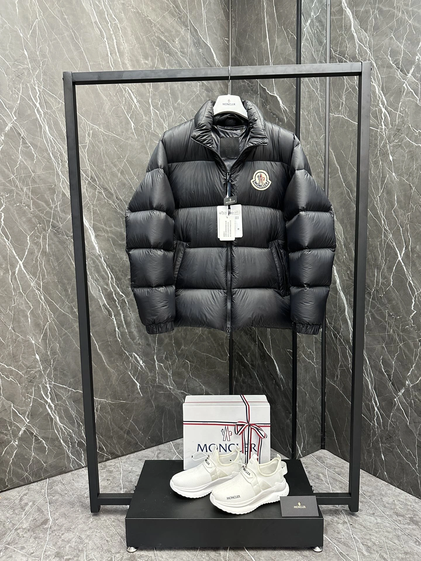Moncler Down Jackets Breathable 146098