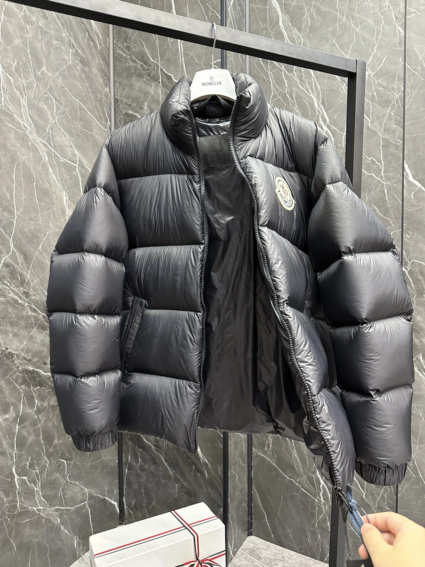 Moncler Down Jackets Breathable 146098