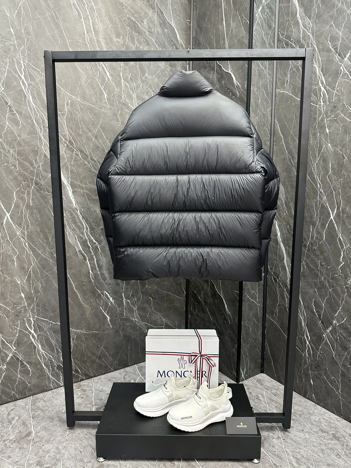 Moncler Down Jackets Breathable 146098