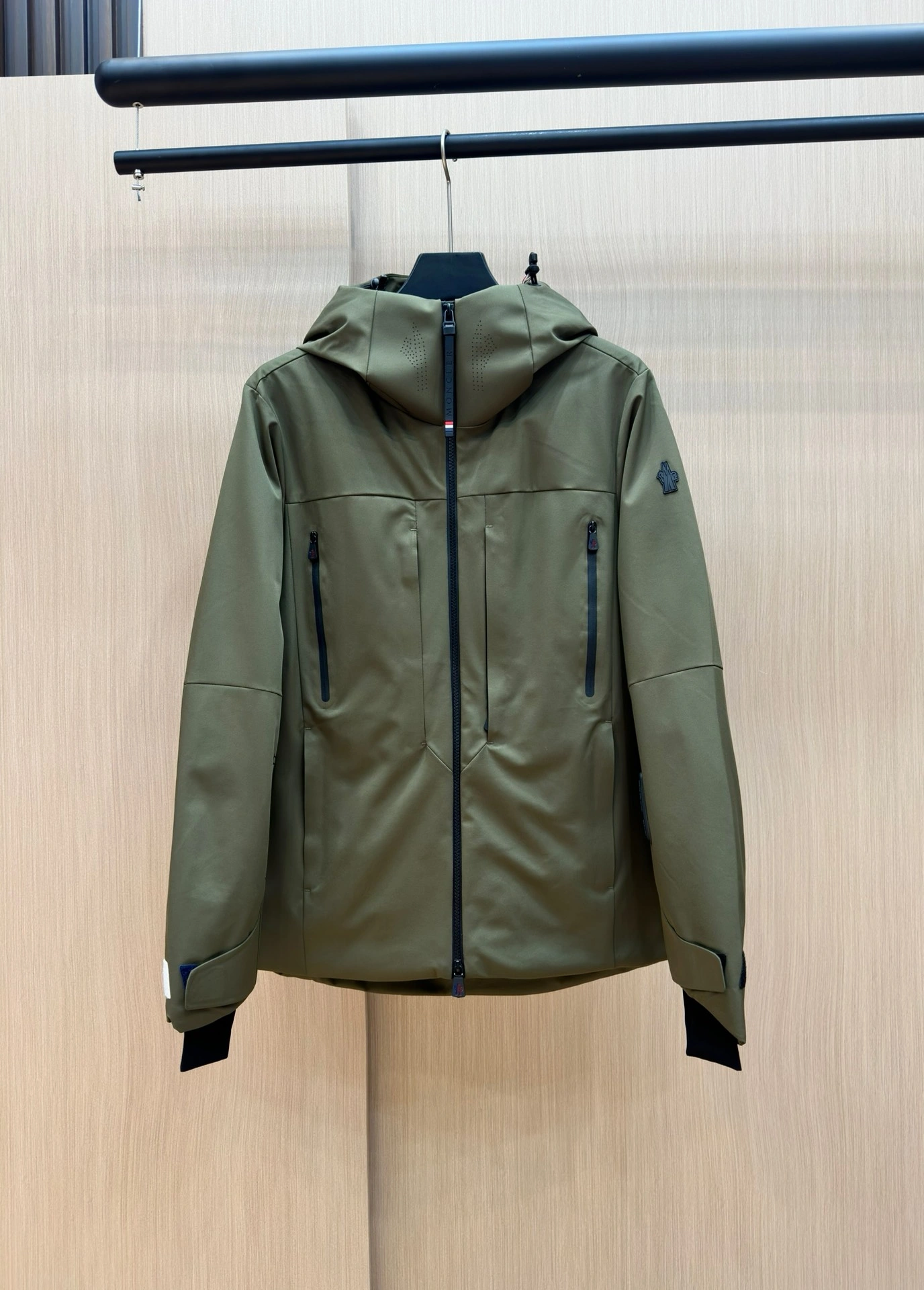 Moncler Down Jackets TechFriendly 146086