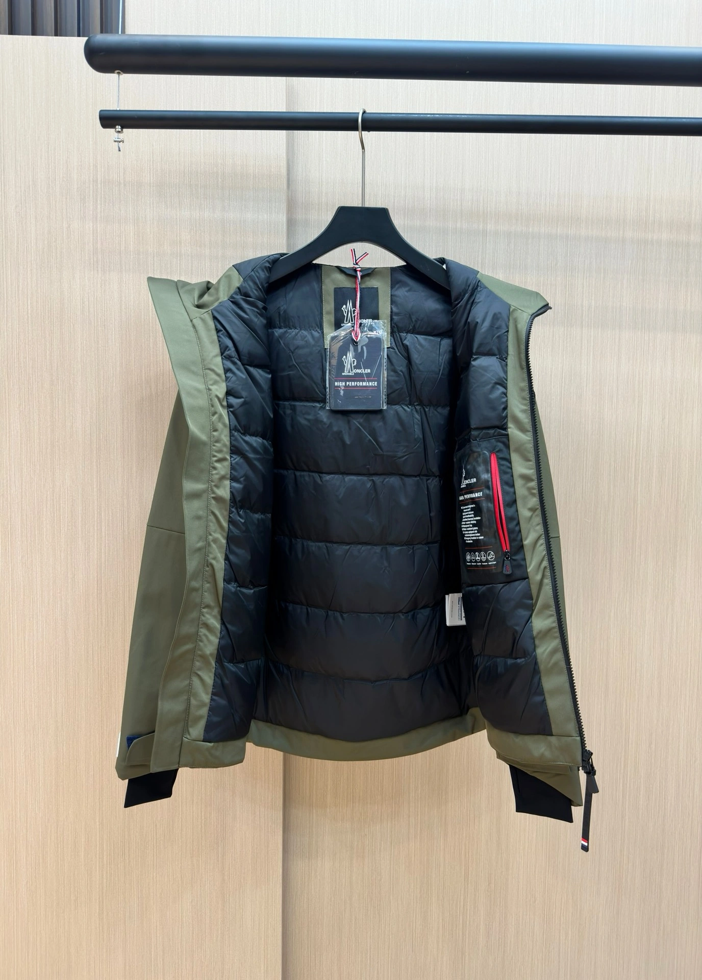 Moncler Down Jackets TechFriendly 146086