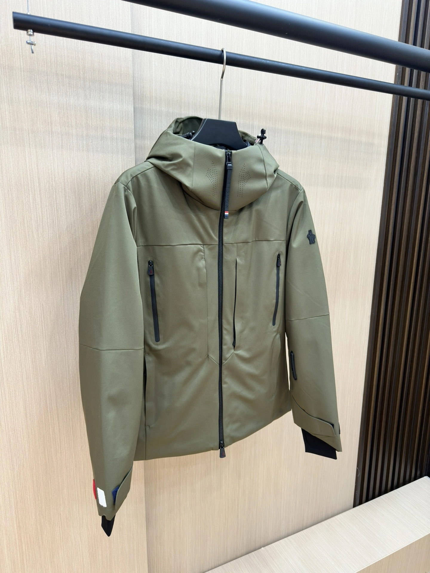 Moncler Down Jackets TechFriendly 146086
