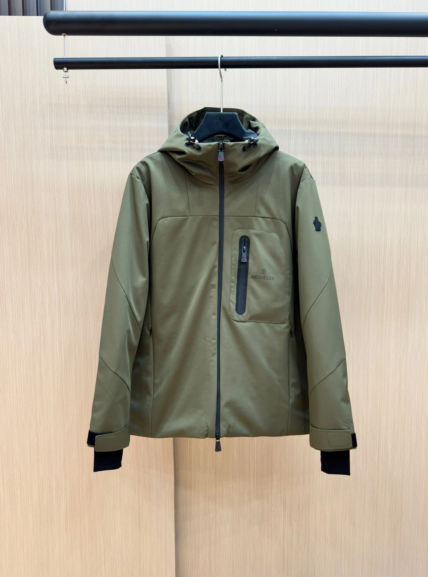 Moncler Down Jackets Sporty 146075