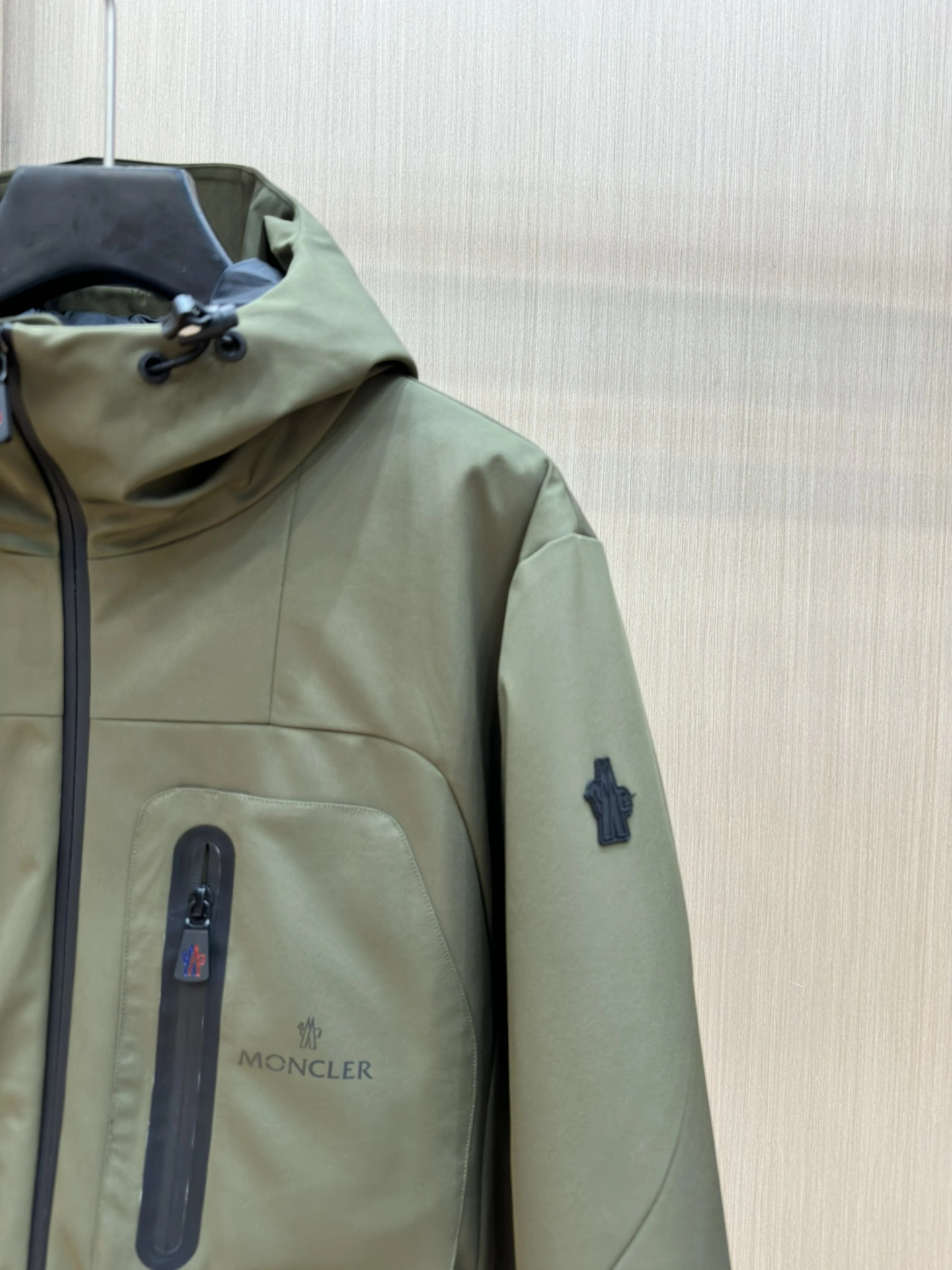 Moncler Down Jackets Sporty 146075