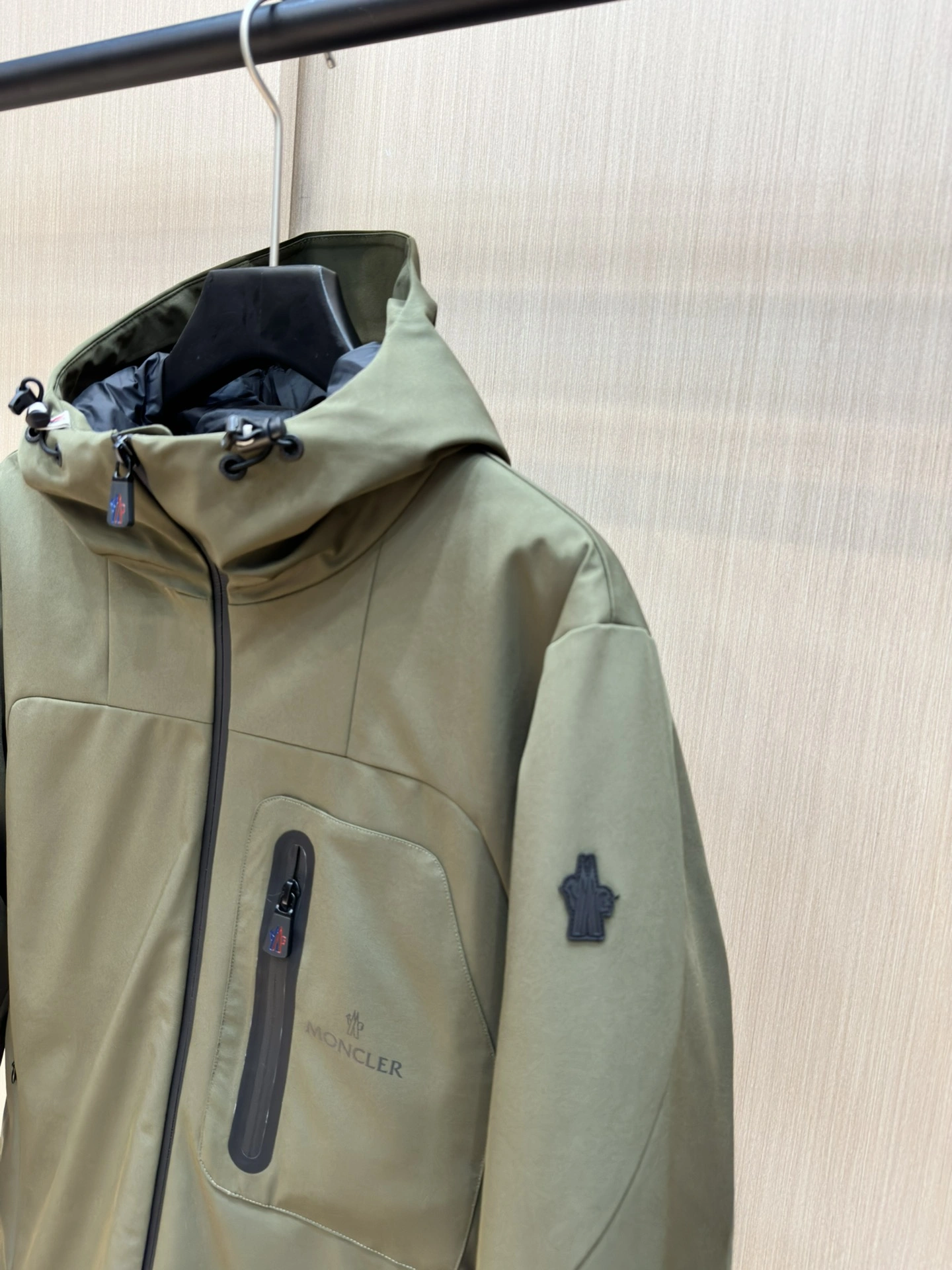 Moncler Down Jackets Sporty 146075