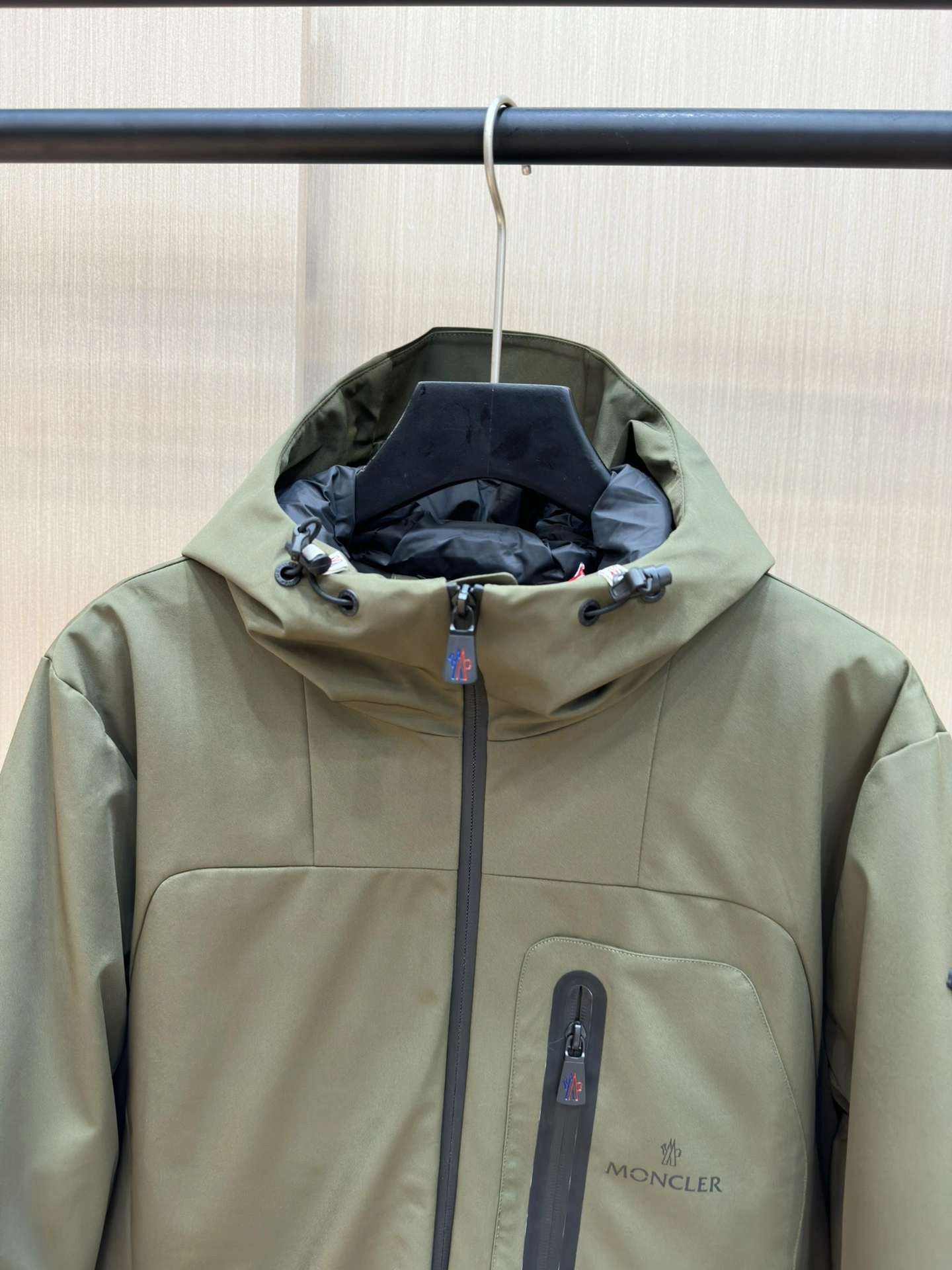 Moncler Down Jackets Sporty 146075