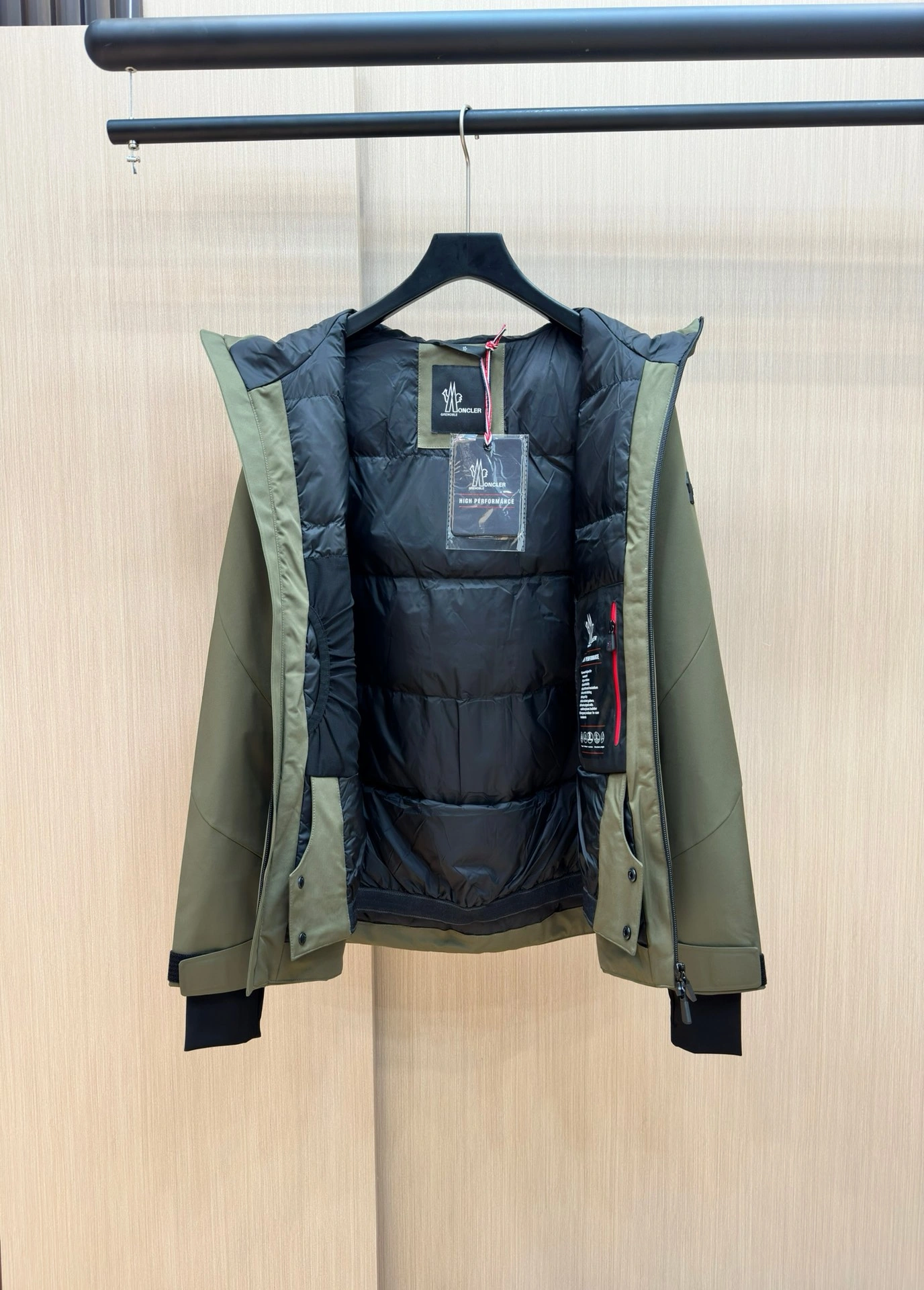 Moncler Down Jackets Sporty 146075