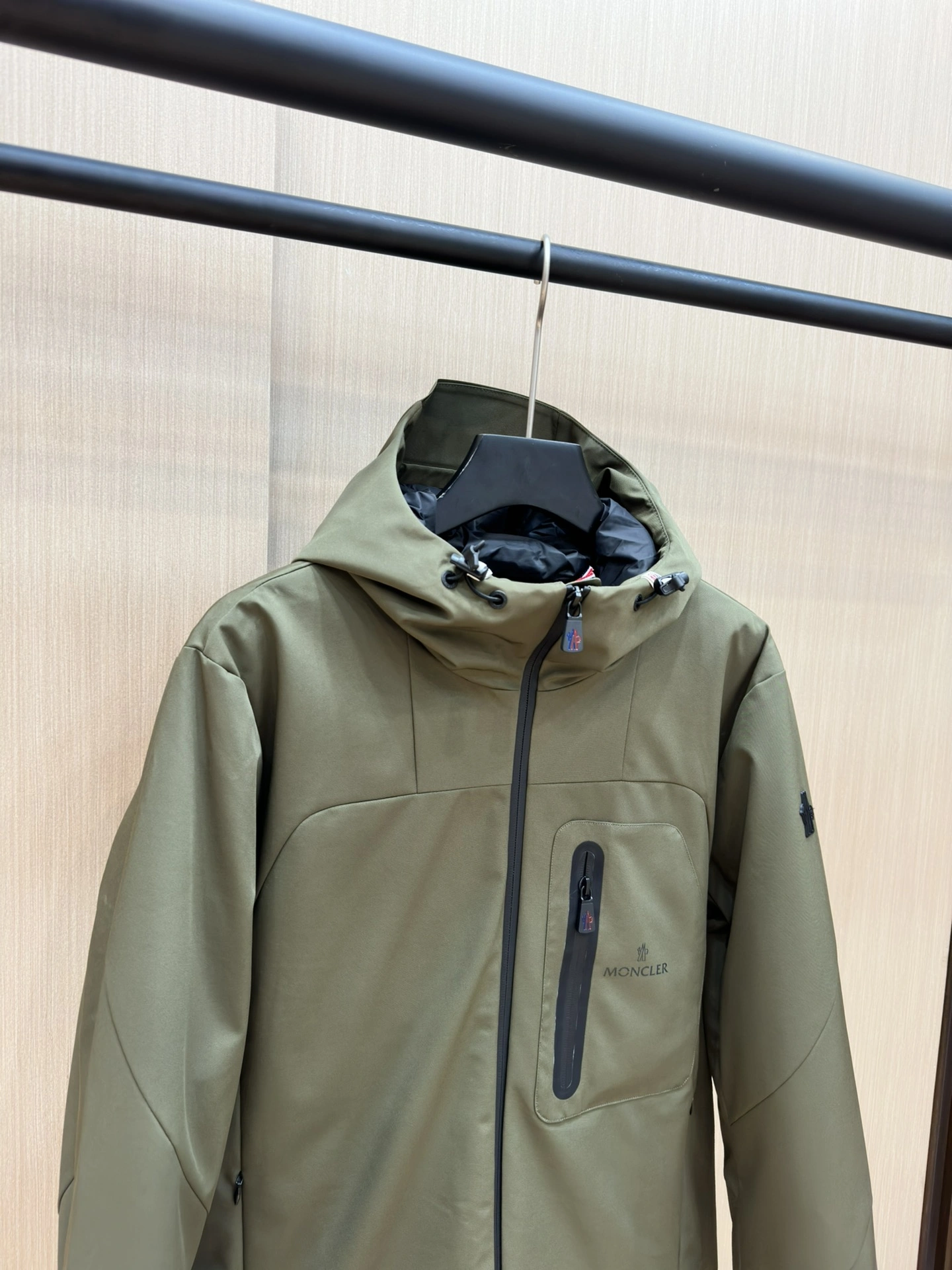 Moncler Down Jackets Sporty 146075
