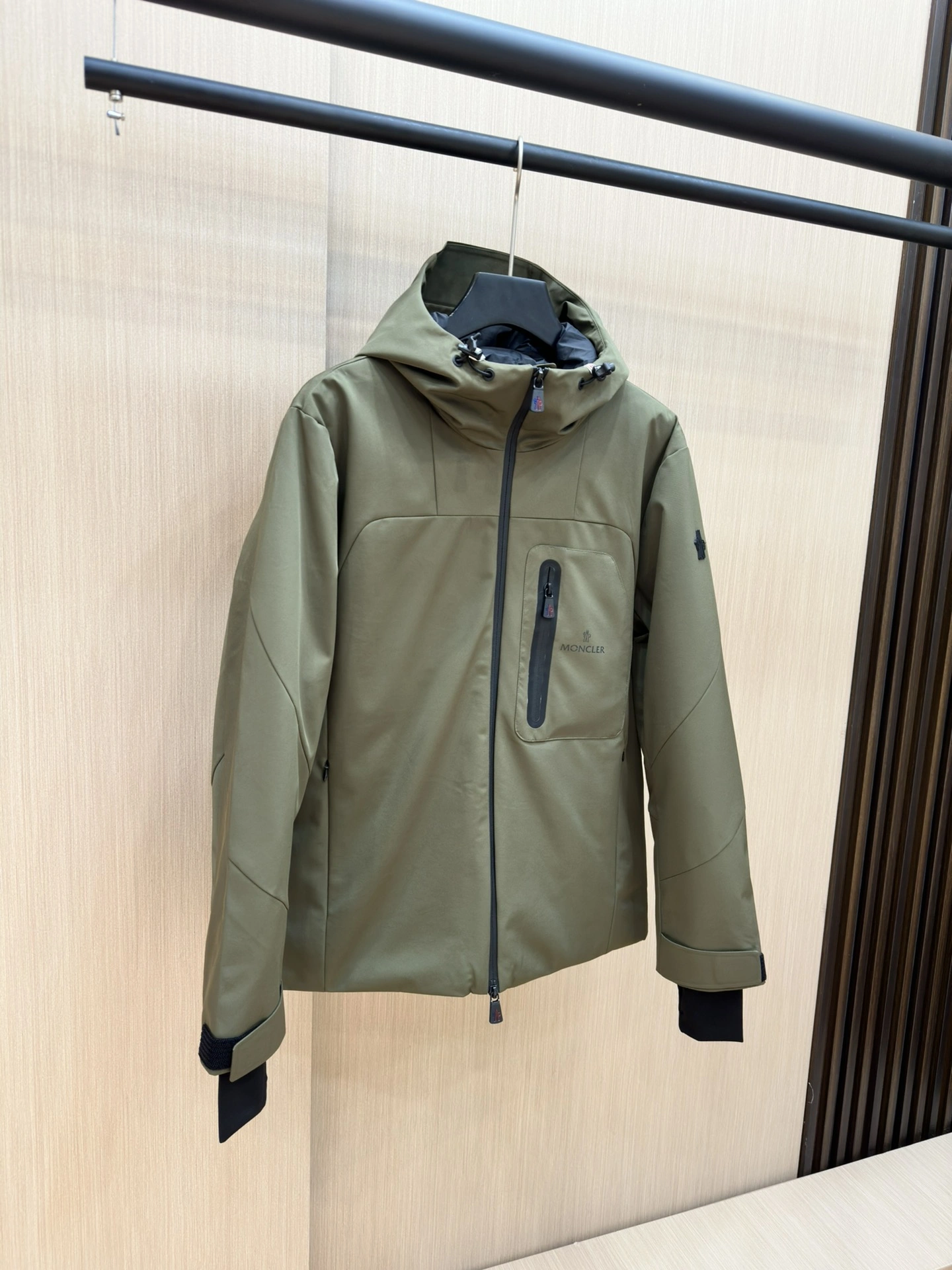 Moncler Down Jackets Sporty 146075
