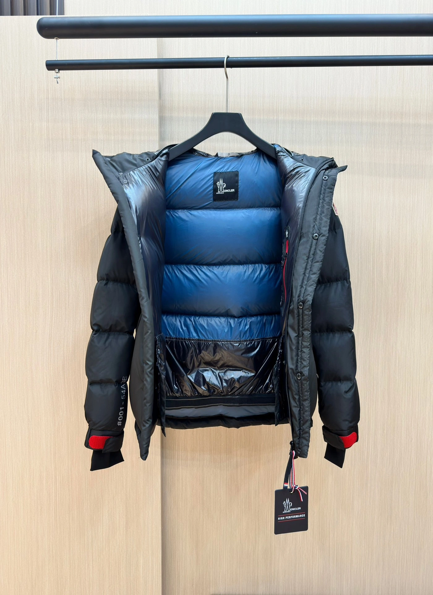 Flexible Moncler Down Jackets 146074