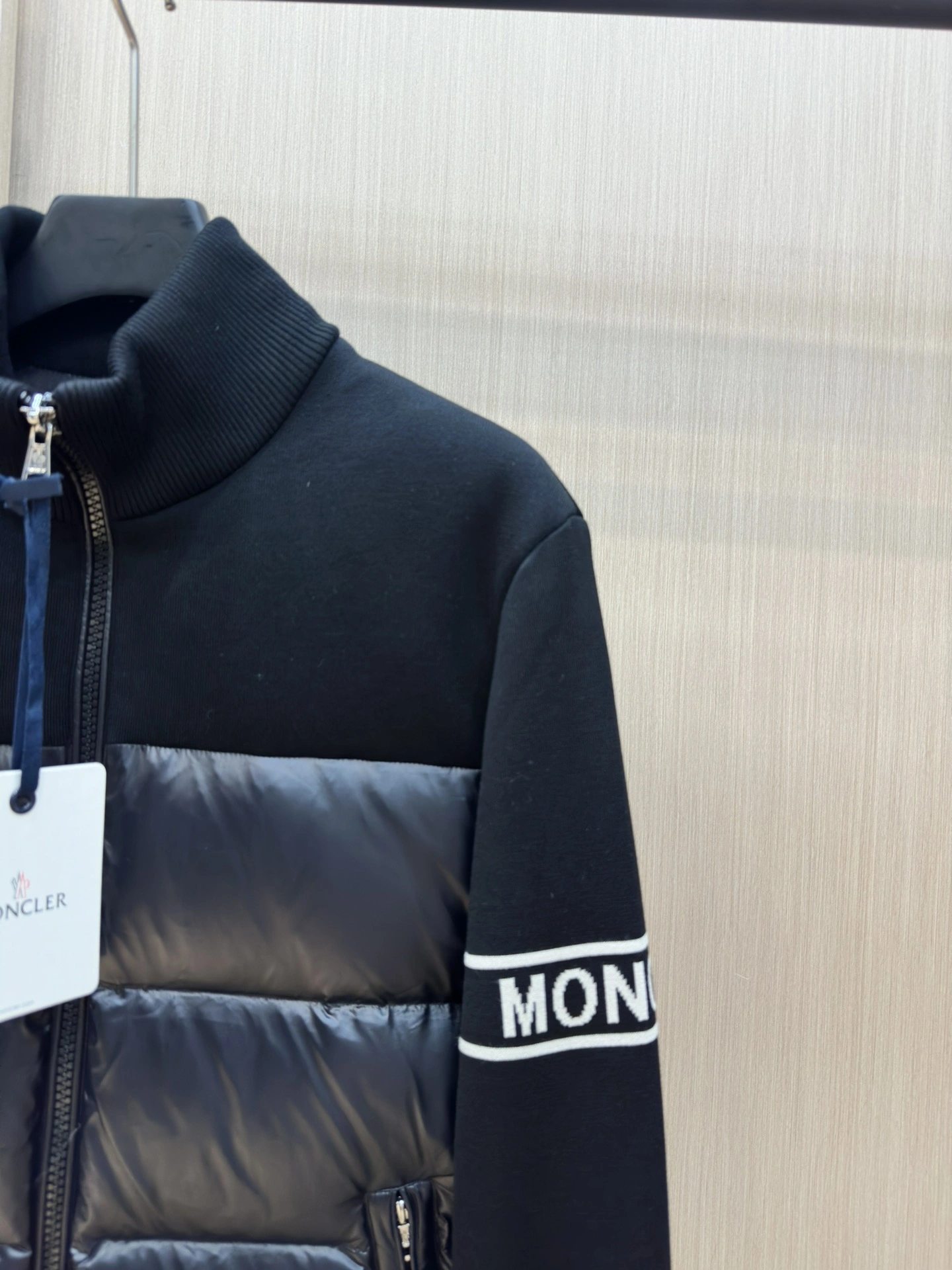 Practical Moncler Down Jackets 146076