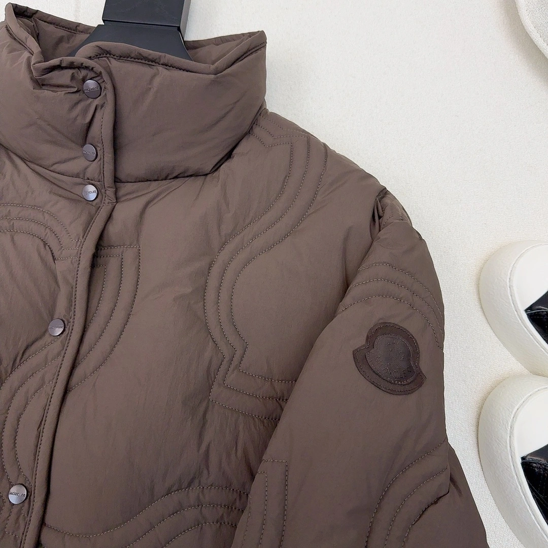 Moncler Down Jackets Chic 146070