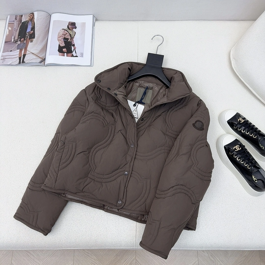 Moncler Down Jackets Chic 146070