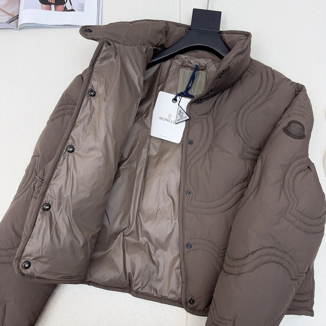 Moncler Down Jackets Chic 146070
