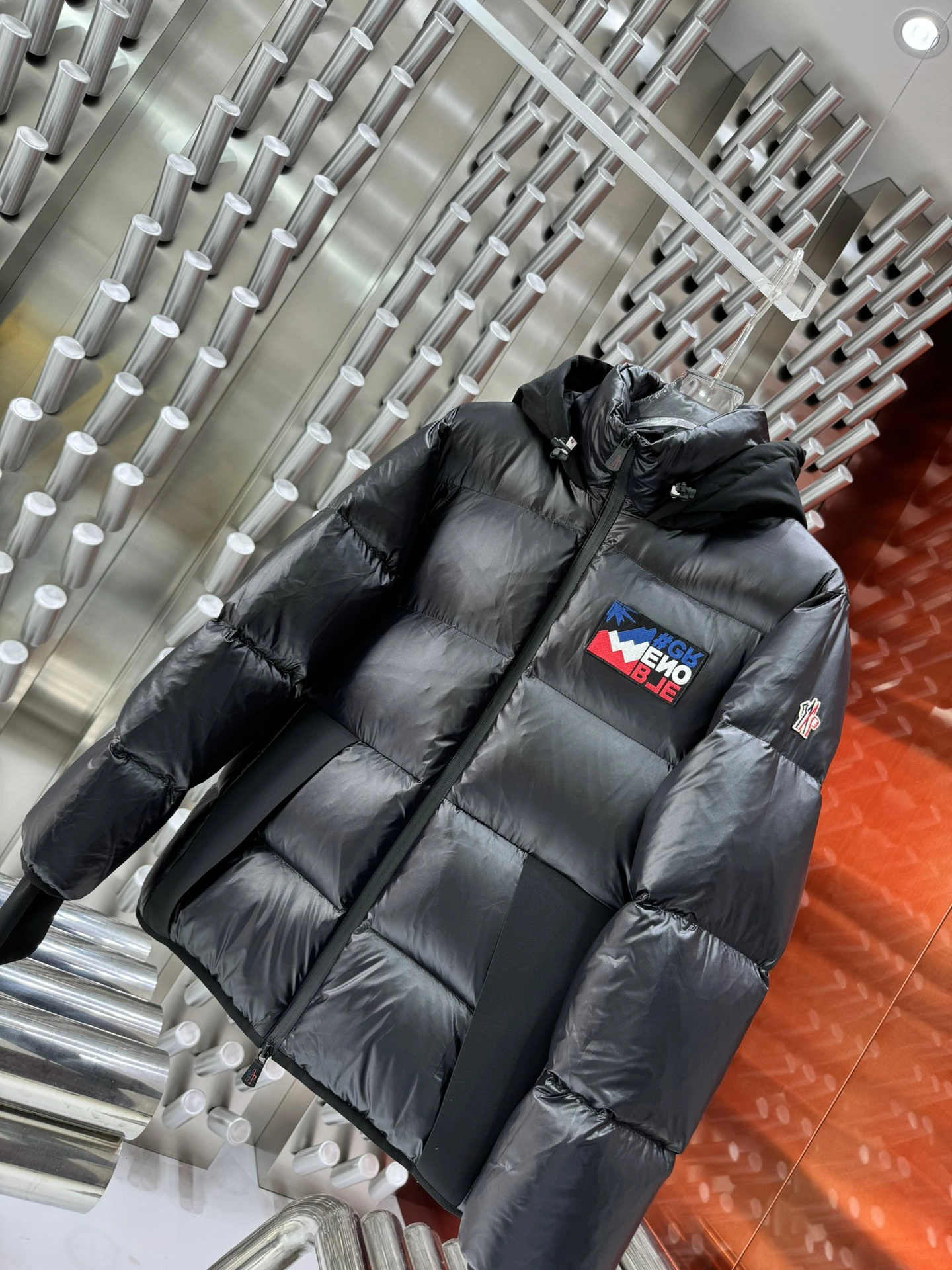Affordable Moncler Down Jackets 146059