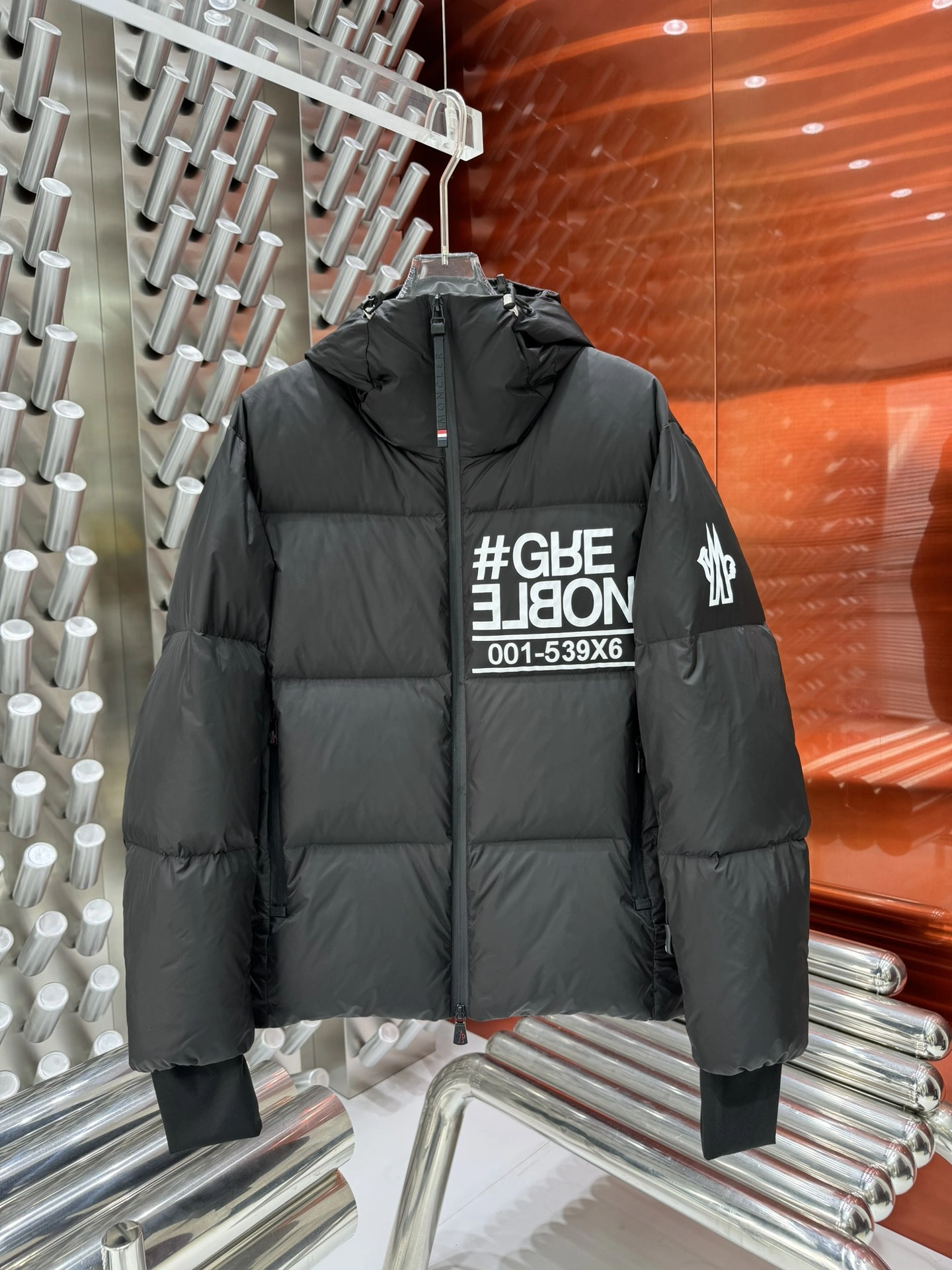 Moncler Down Jackets EasyMatch 146056