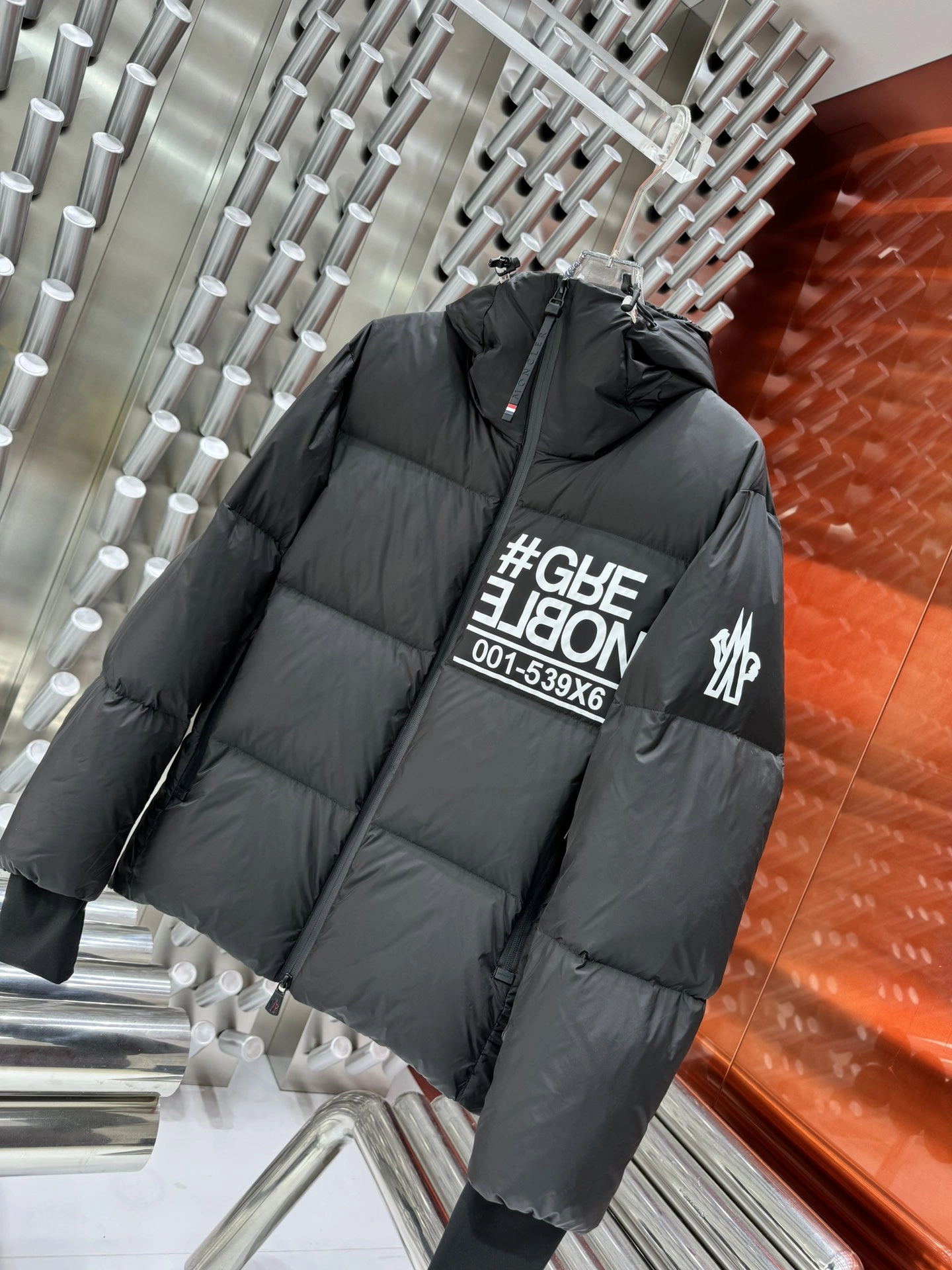 Moncler Down Jackets EasyMatch 146056