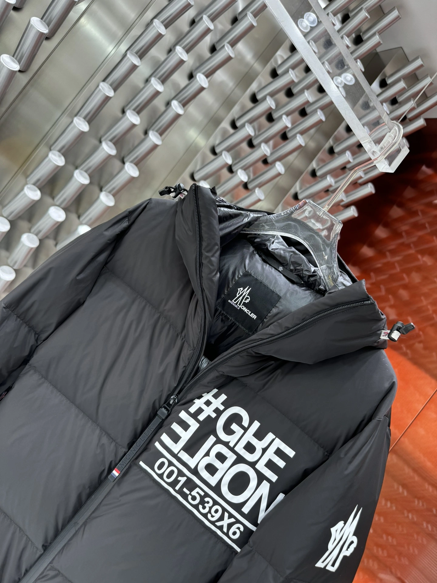 Moncler Down Jackets EasyMatch 146056