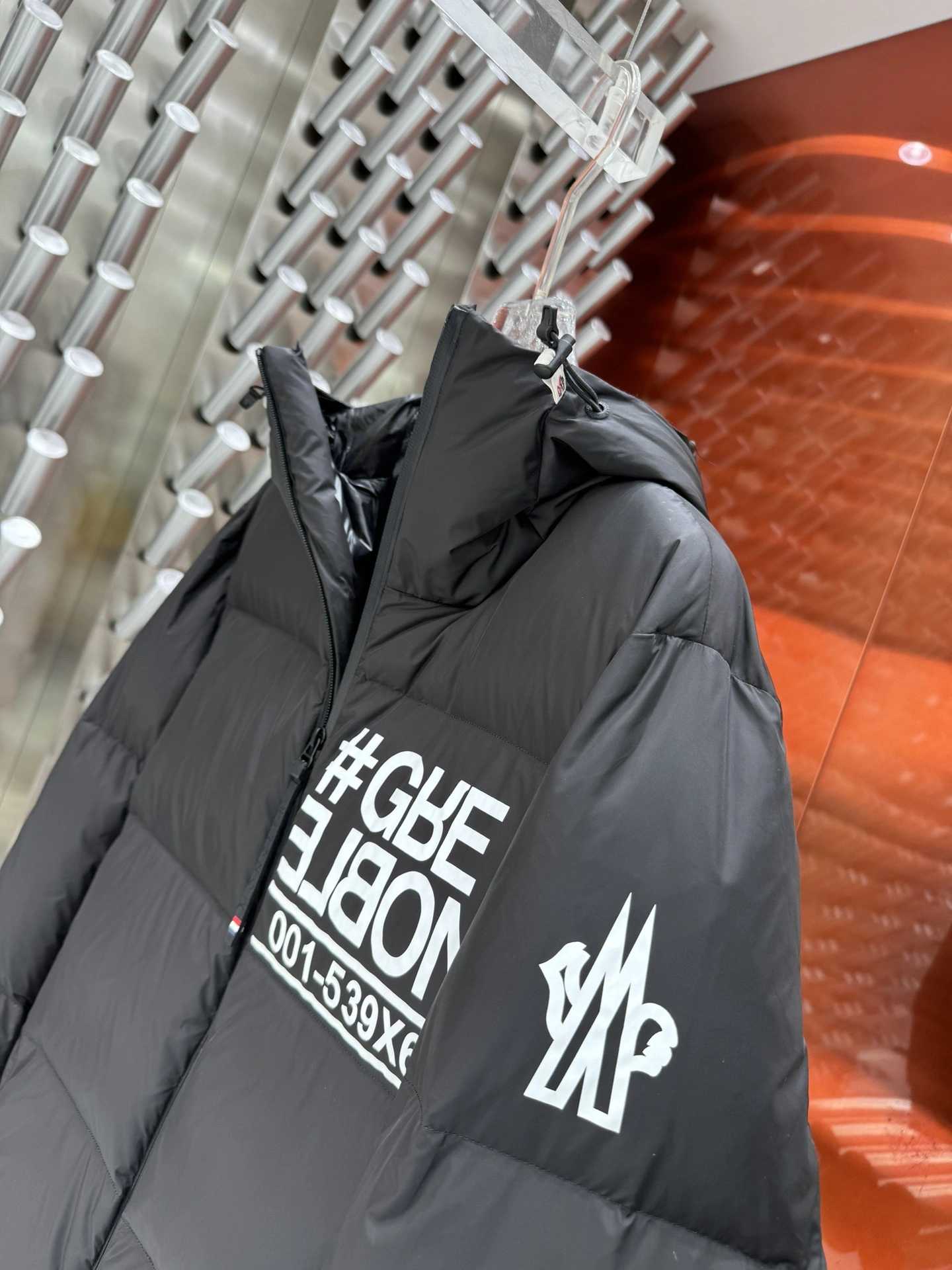 Moncler Down Jackets EasyMatch 146056