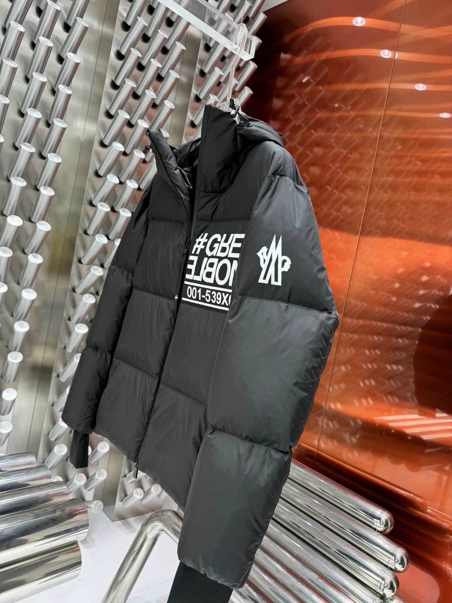 Moncler Down Jackets EasyMatch 146056