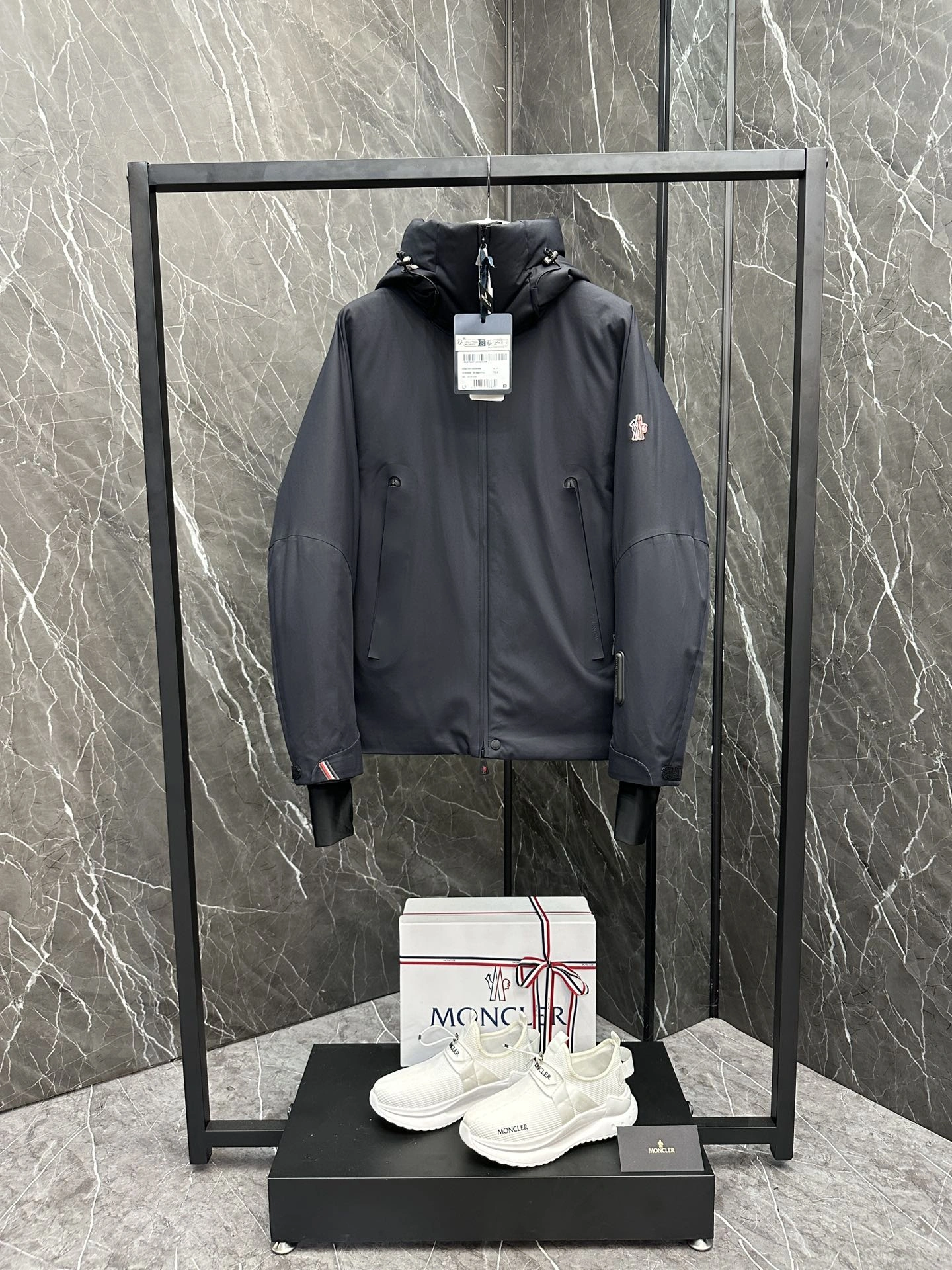 Moncler Down Jackets Neat 146054