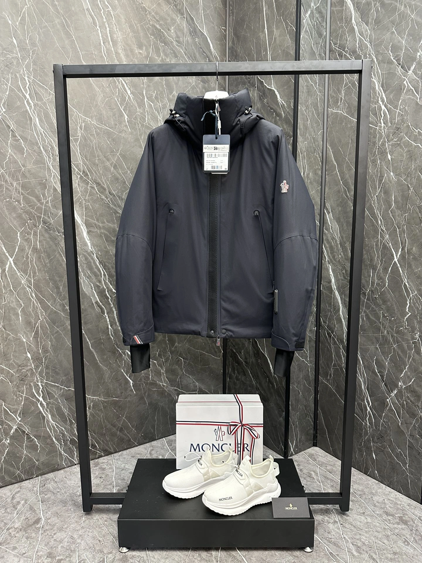Moncler Down Jackets Neat 146054