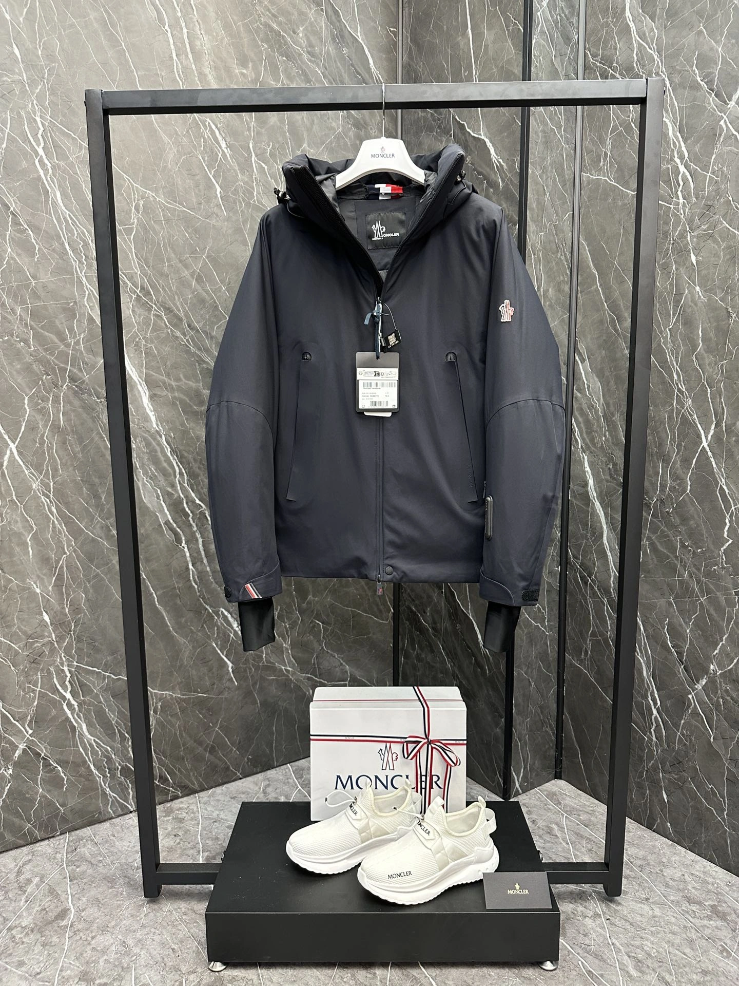 Moncler Down Jackets Neat 146054