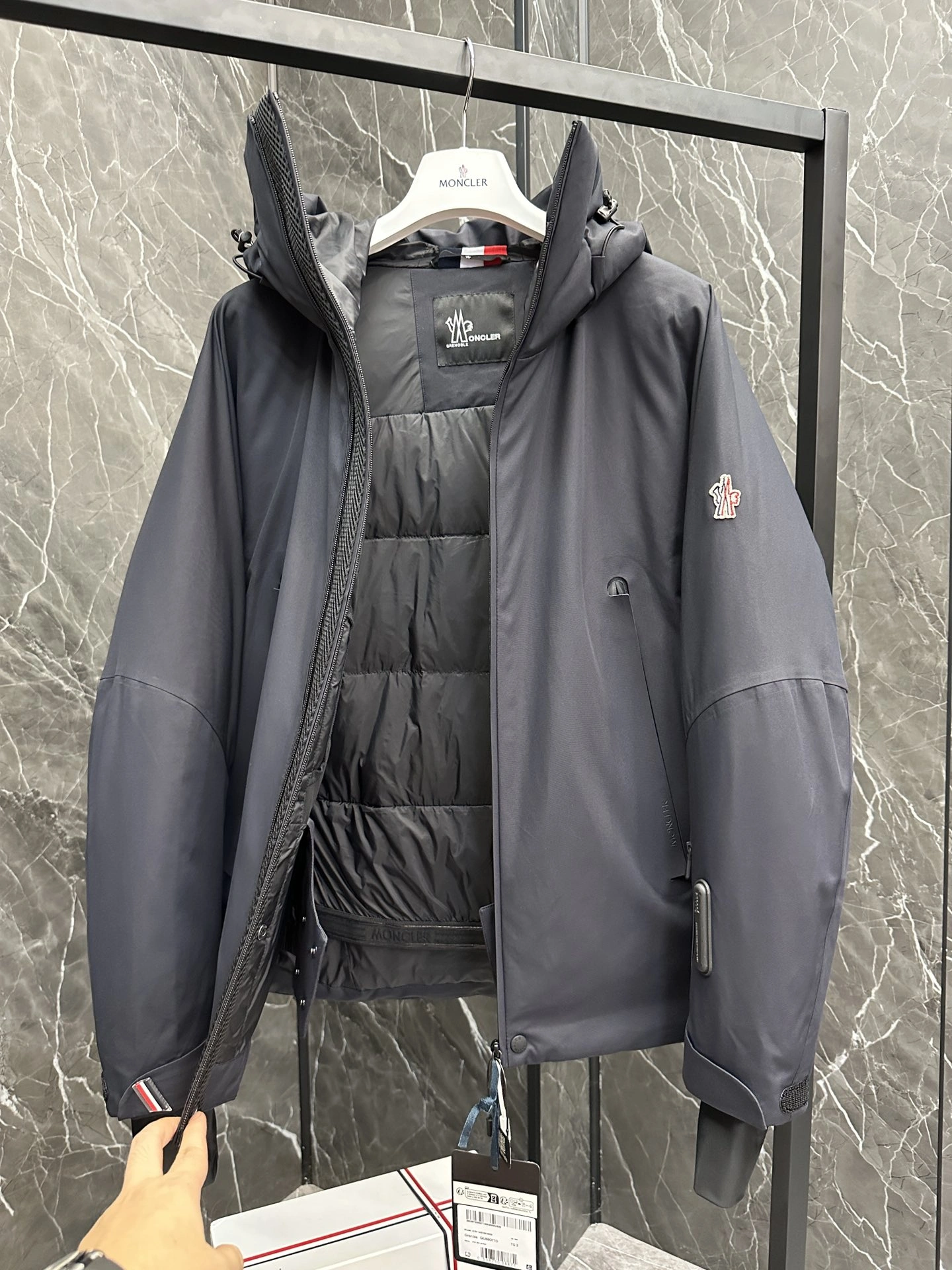 Moncler Down Jackets Neat 146054
