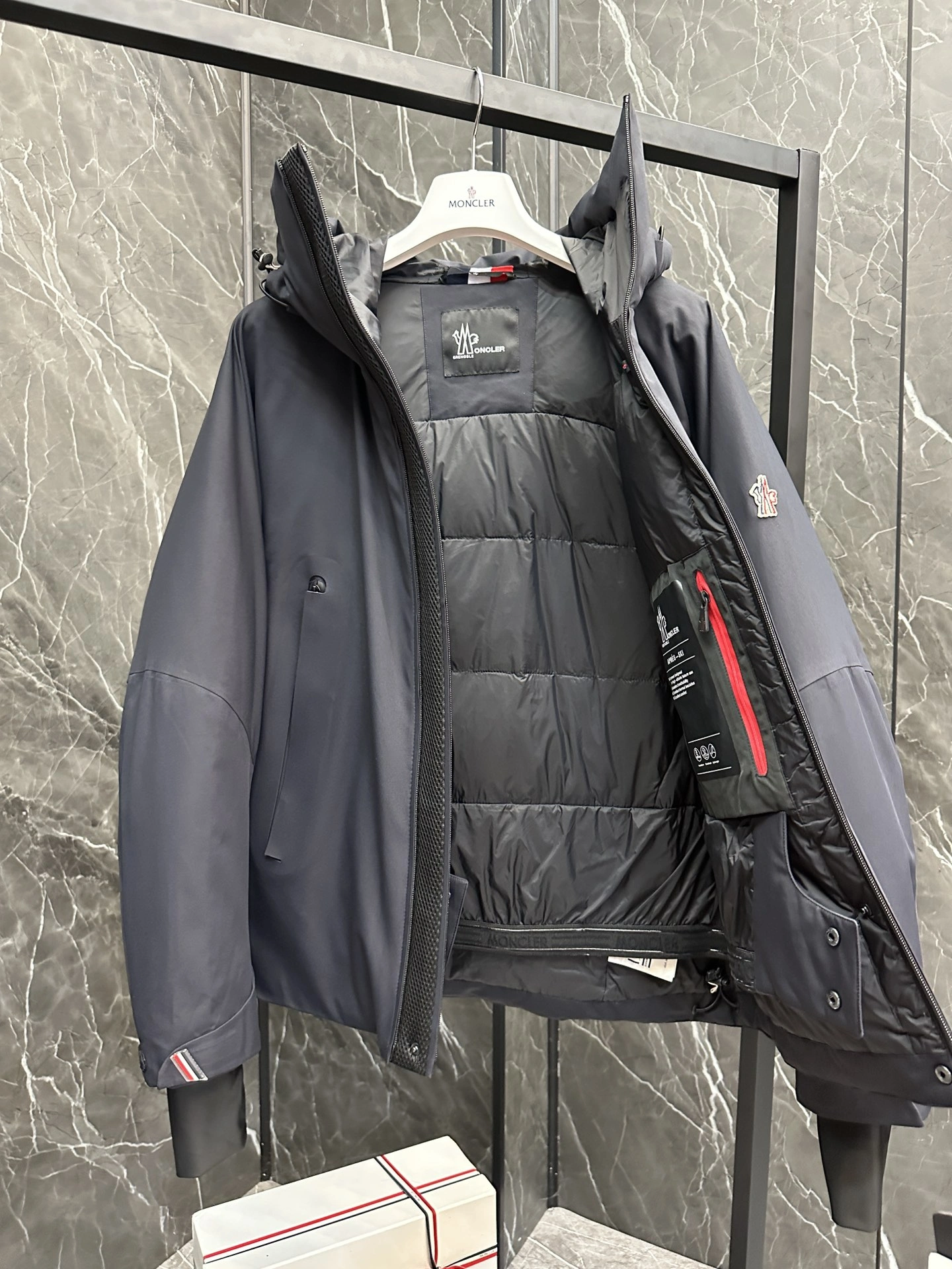 Moncler Down Jackets Neat 146054