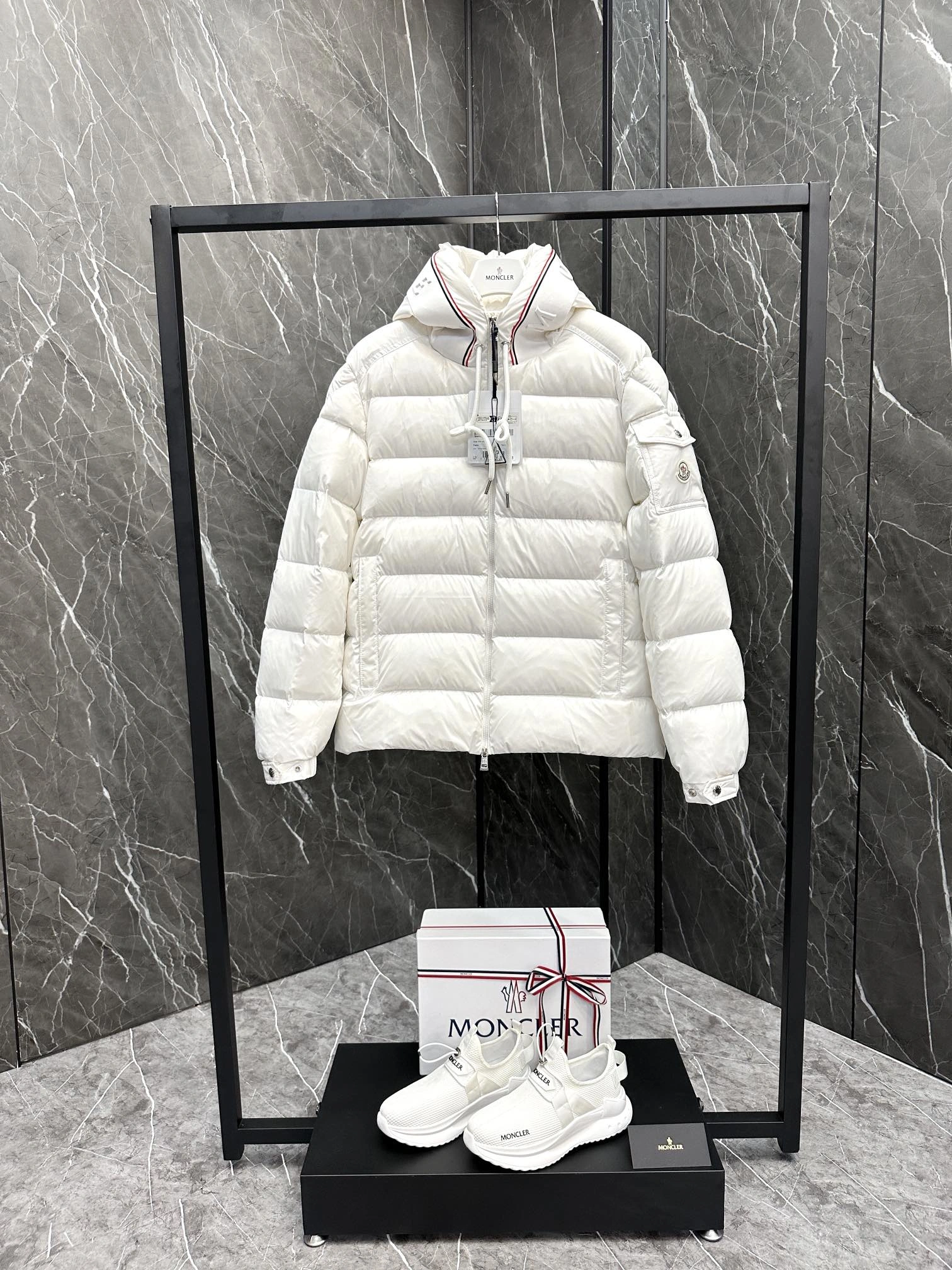 Moncler Down Jackets SoftTouch 146055
