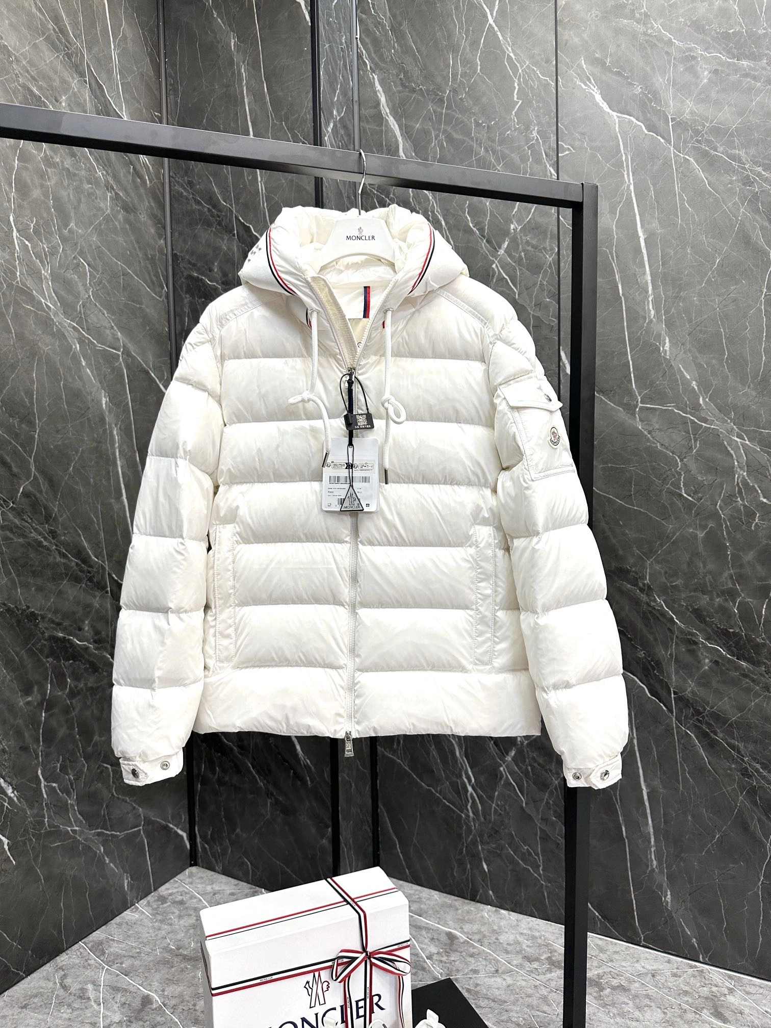 Moncler Down Jackets SoftTouch 146055