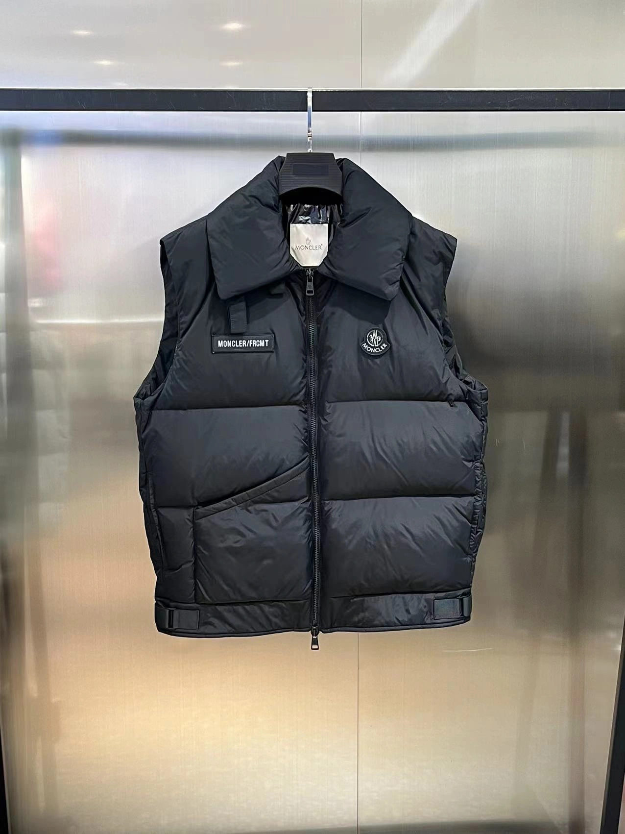 Snug Moncler Down Jackets 146052