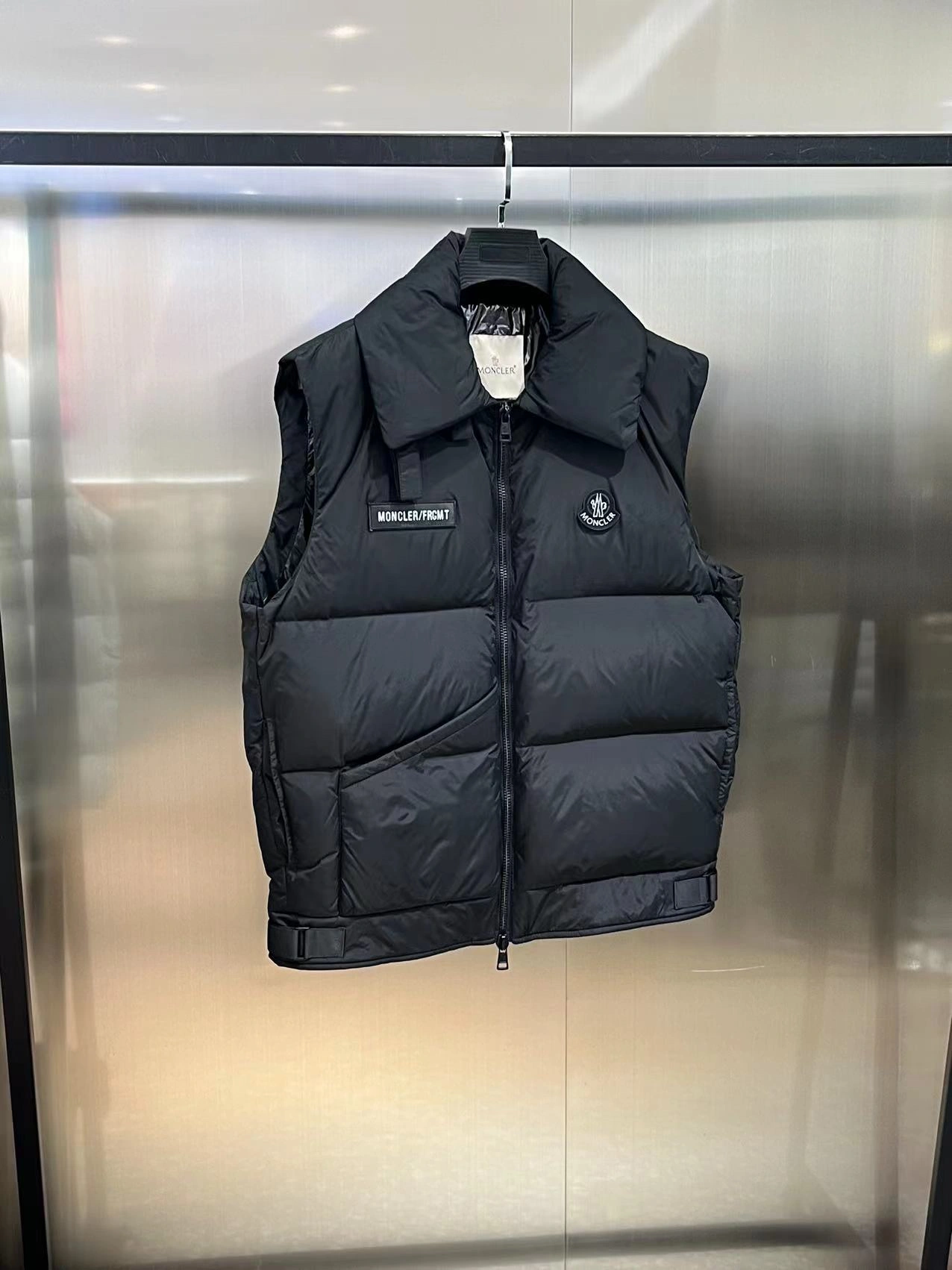 Snug Moncler Down Jackets 146052
