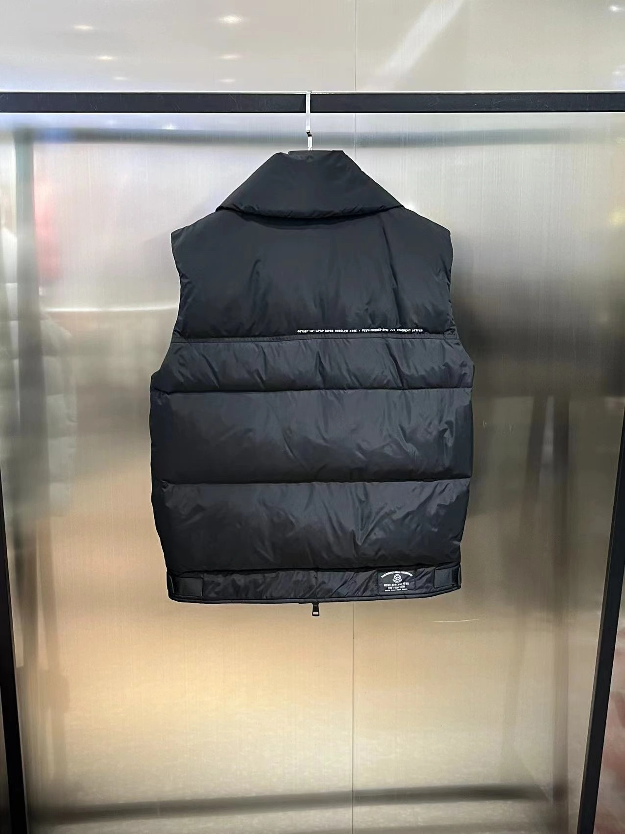 Snug Moncler Down Jackets 146052