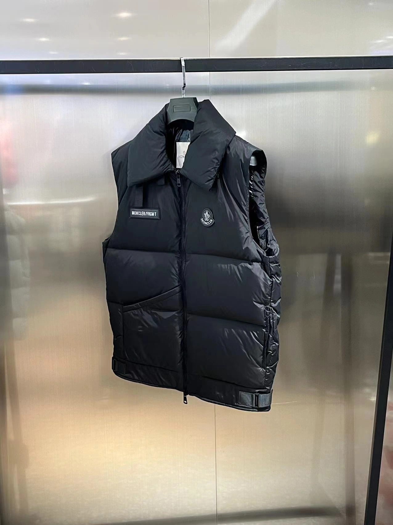 Snug Moncler Down Jackets 146052