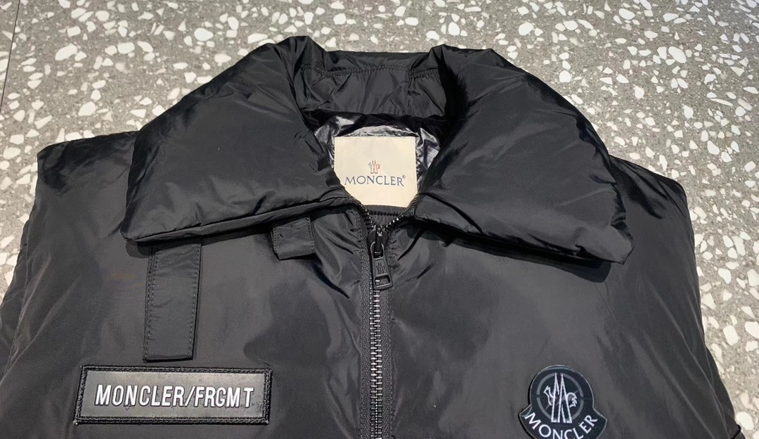 Snug Moncler Down Jackets 146052