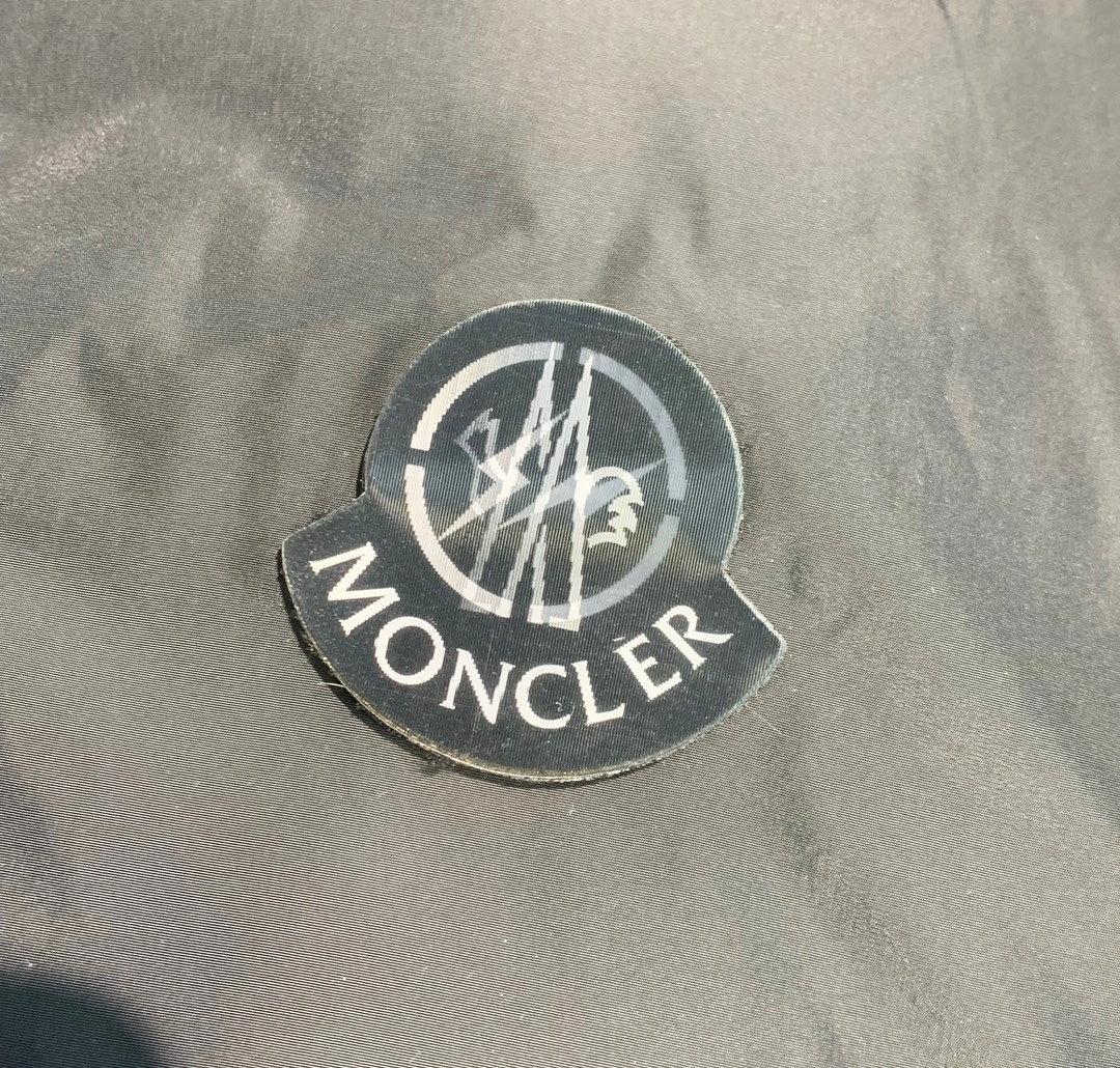 Snug Moncler Down Jackets 146052