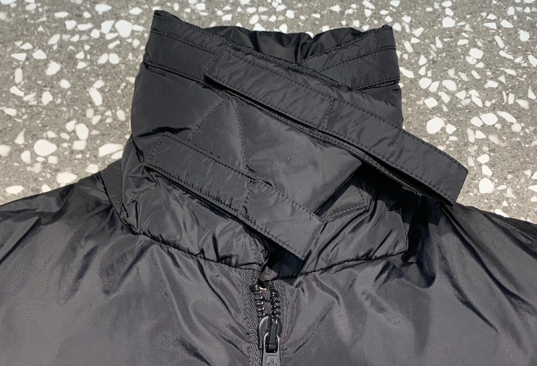 Snug Moncler Down Jackets 146052