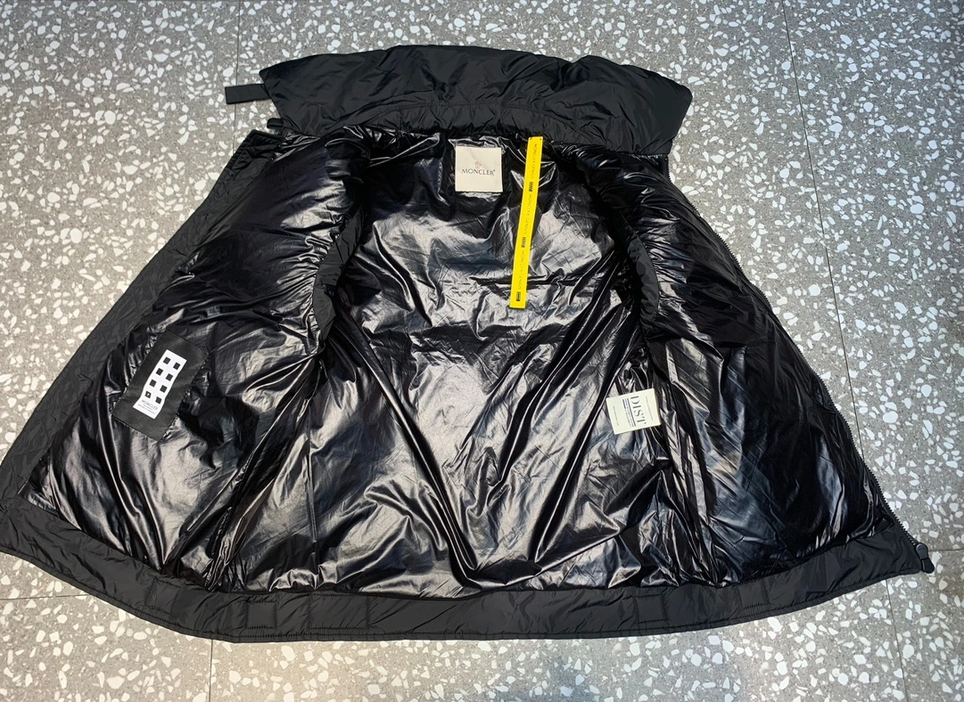 Snug Moncler Down Jackets 146052