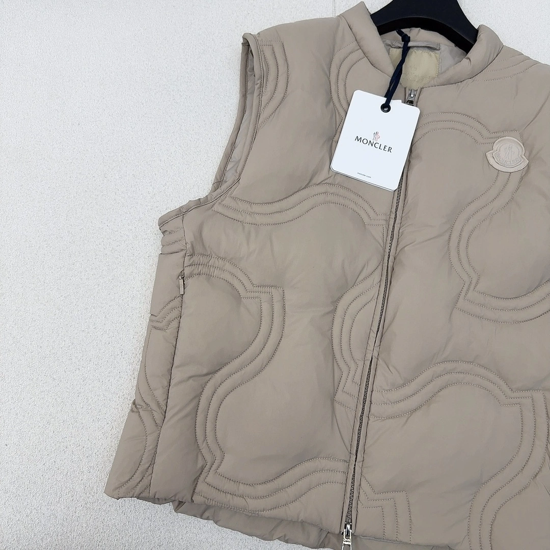 Moncler Down Jackets Colorful 146035