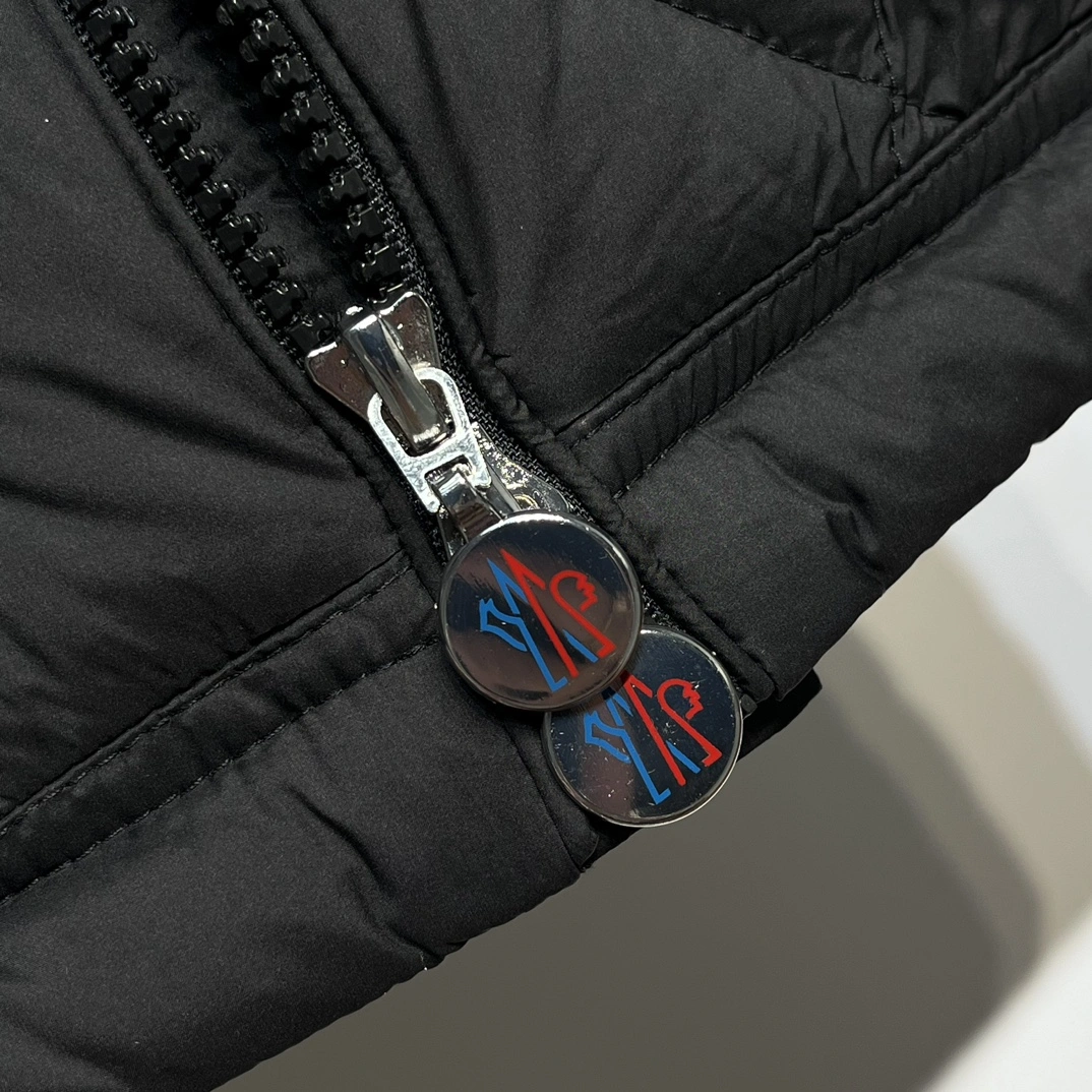 Moncler Down Jackets Lightweight 146049