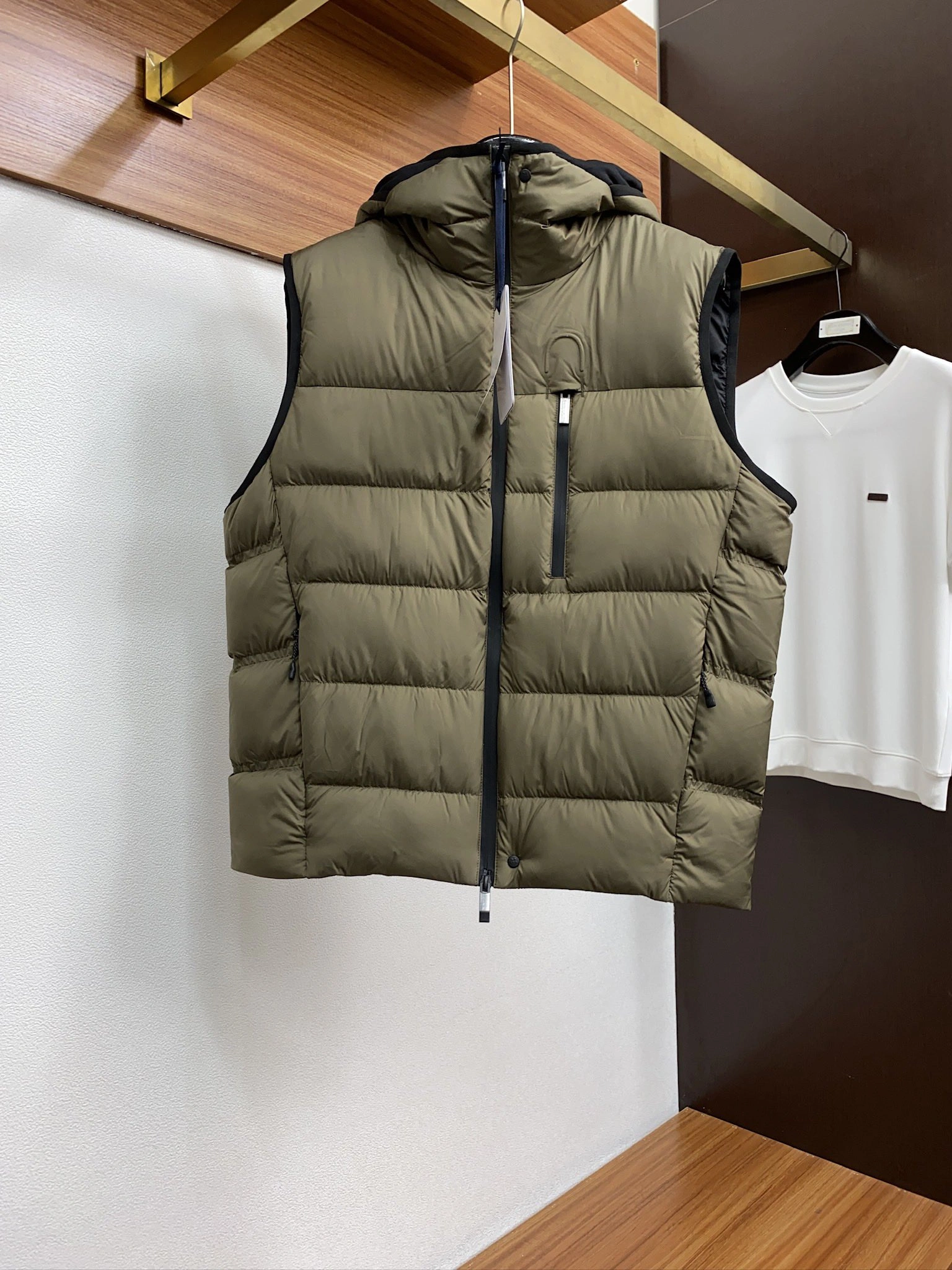 Moncler Down Jackets Refined 146038