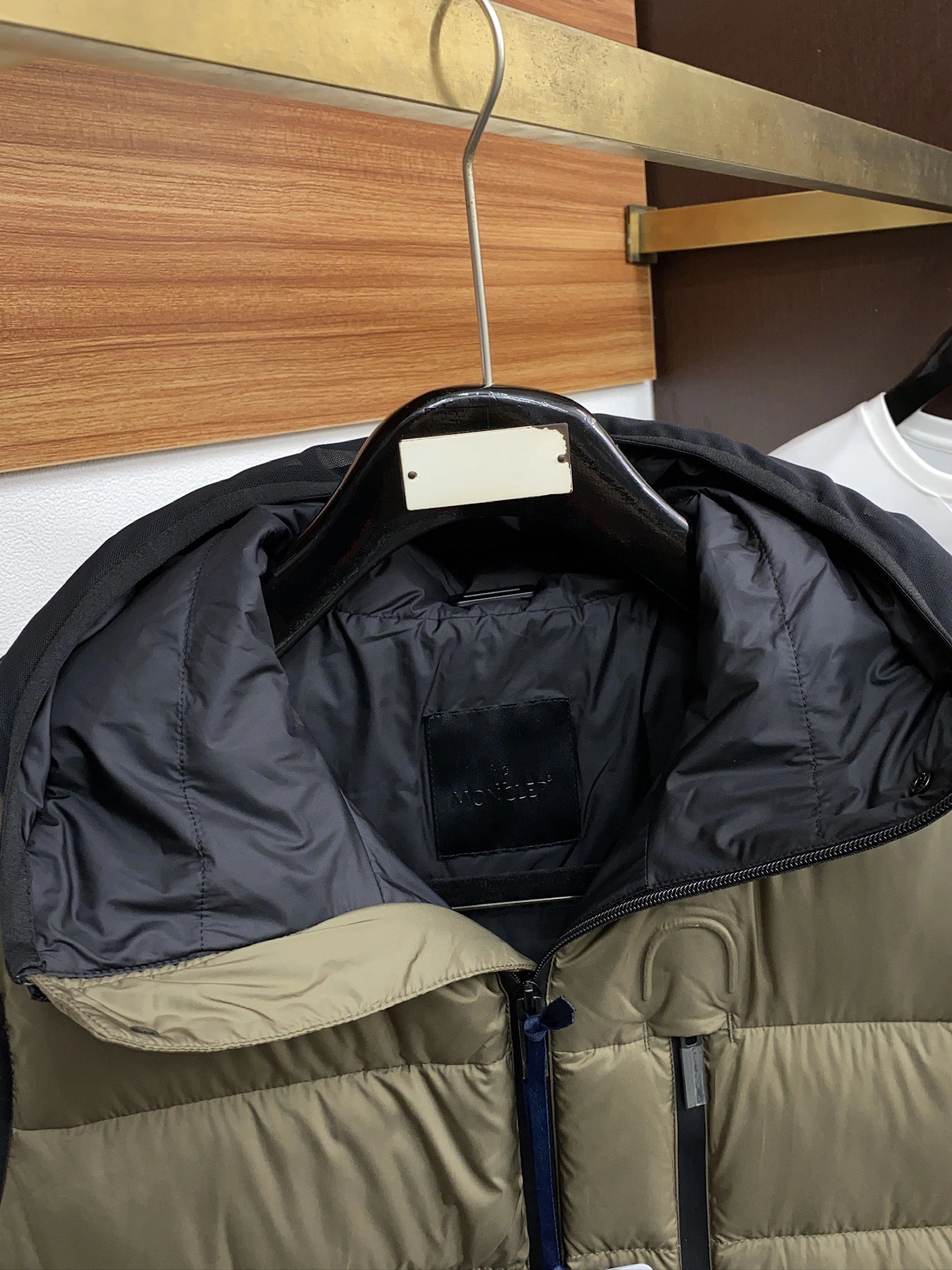 Moncler Down Jackets Refined 146038