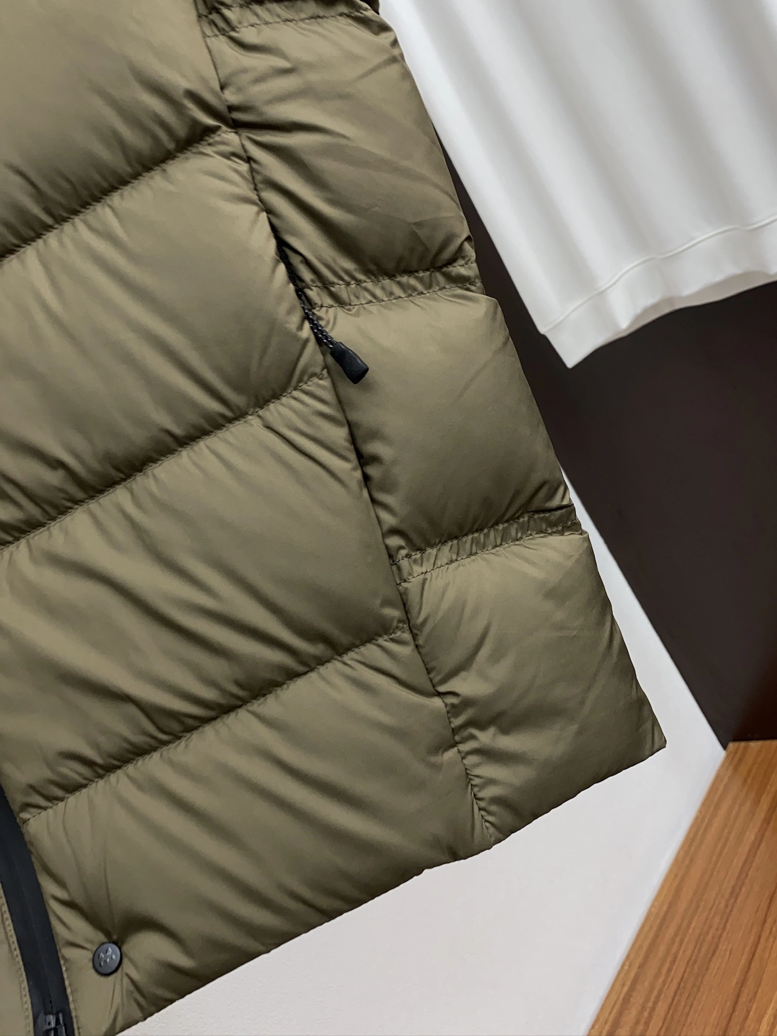 Moncler Down Jackets Refined 146038